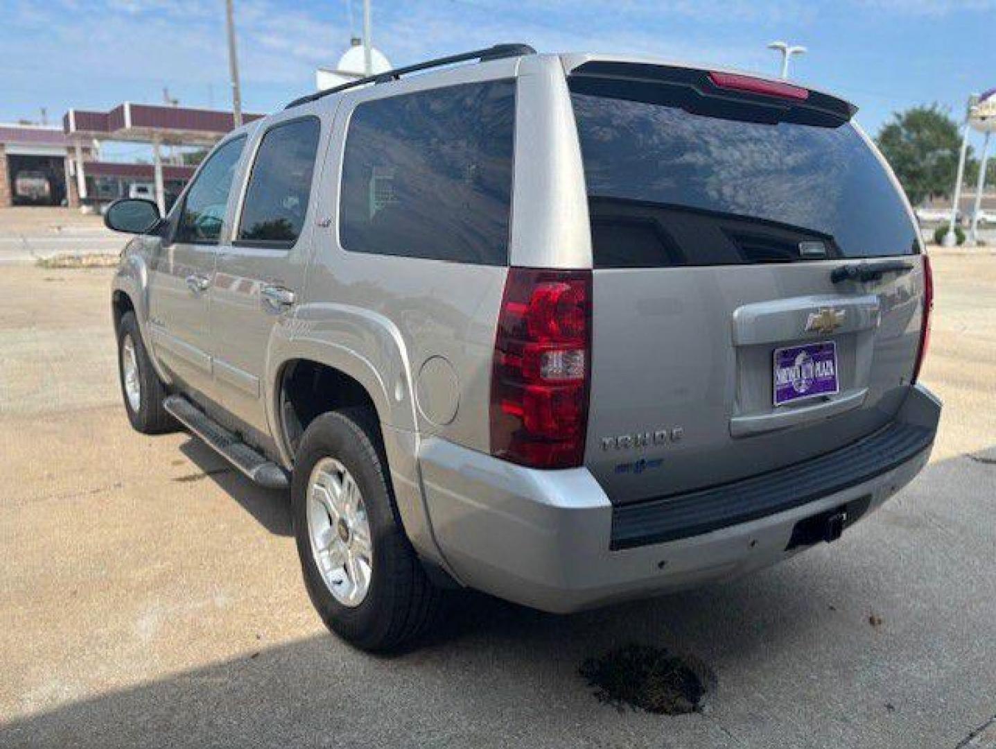 2008 SILVER CHEVROLET TAHOE 1500 (1GNFK13028R) with an 5.3L engine, Automatic transmission, located at 1100 W. Sheridan Ave., Shenandoah, 51601, (712) 246-1600, 40.765678, -95.388817 - Photo#6