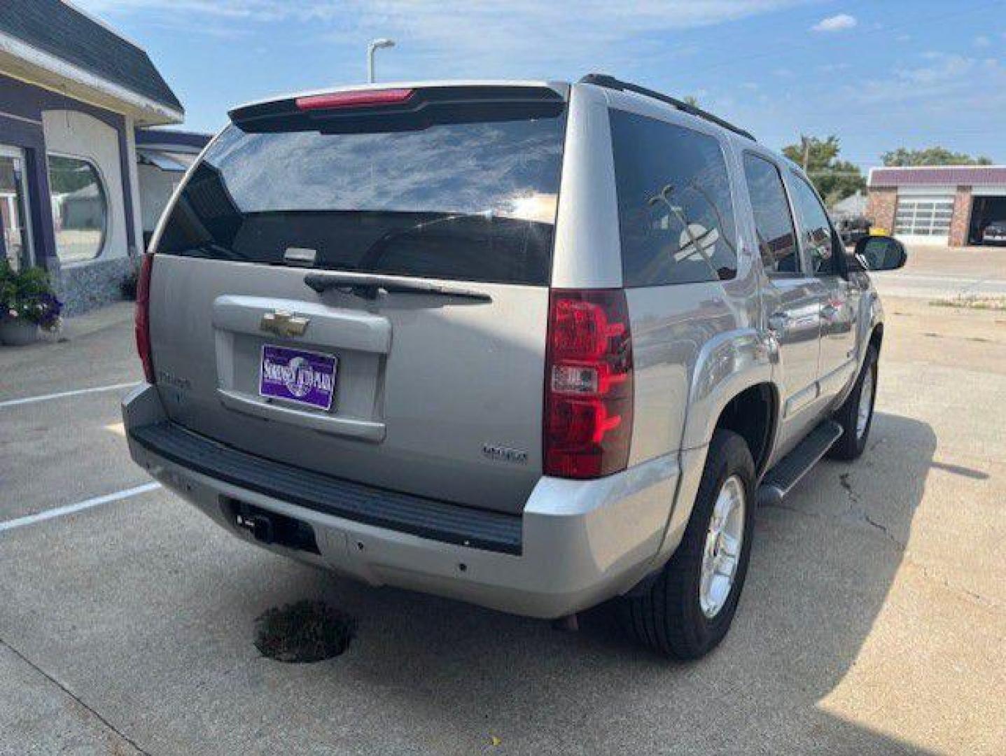 2008 SILVER CHEVROLET TAHOE 1500 (1GNFK13028R) with an 5.3L engine, Automatic transmission, located at 1100 W. Sheridan Ave., Shenandoah, 51601, (712) 246-1600, 40.765678, -95.388817 - Photo#8