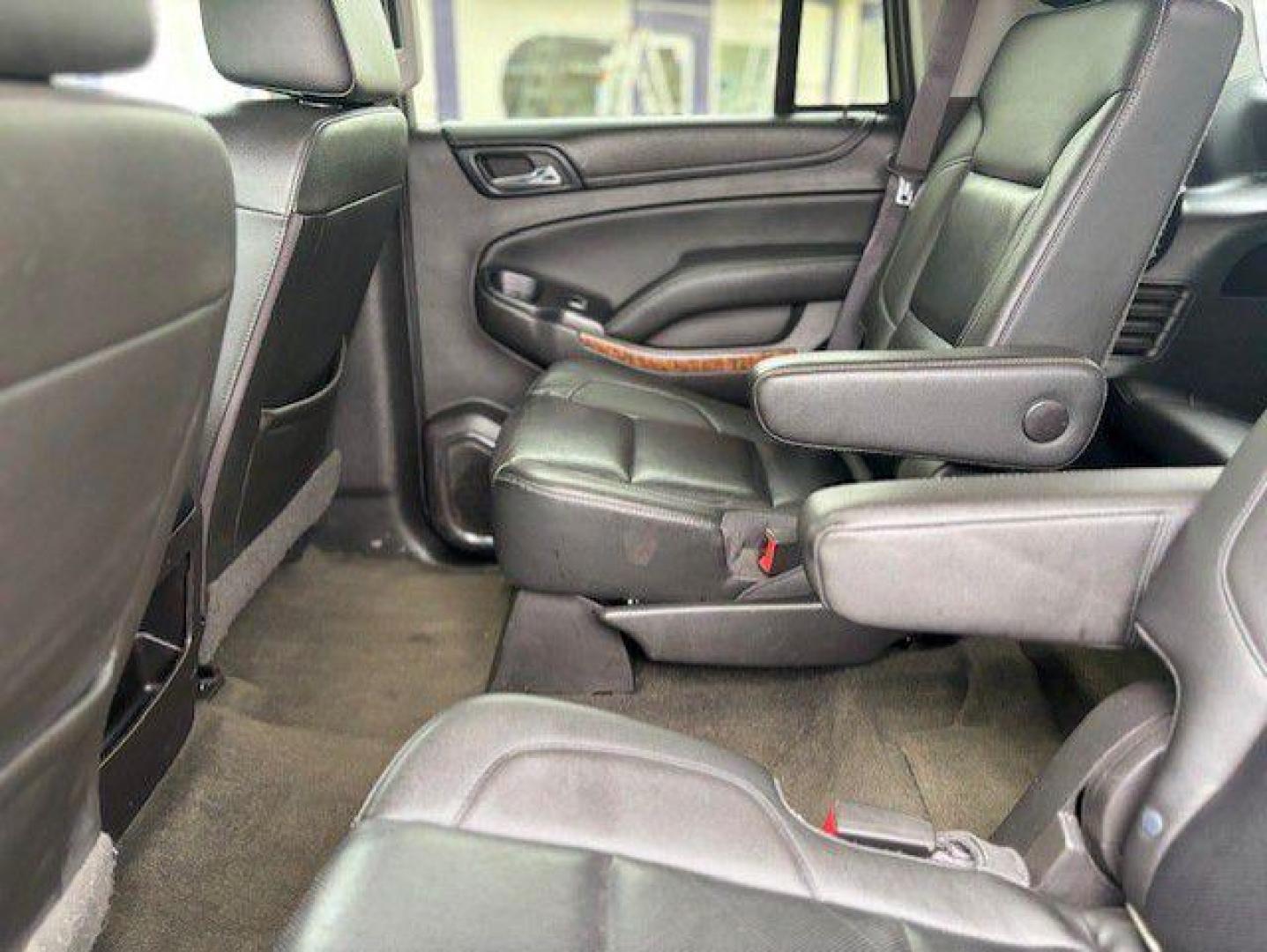 2017 WHITE CHEVROLET TAHOE 1500 PREMIER (1GNSKCKC4HR) with an 5.3L engine, Automatic transmission, located at 1100 W. Sheridan Ave., Shenandoah, 51601, (712) 246-1600, 40.765678, -95.388817 - Photo#4