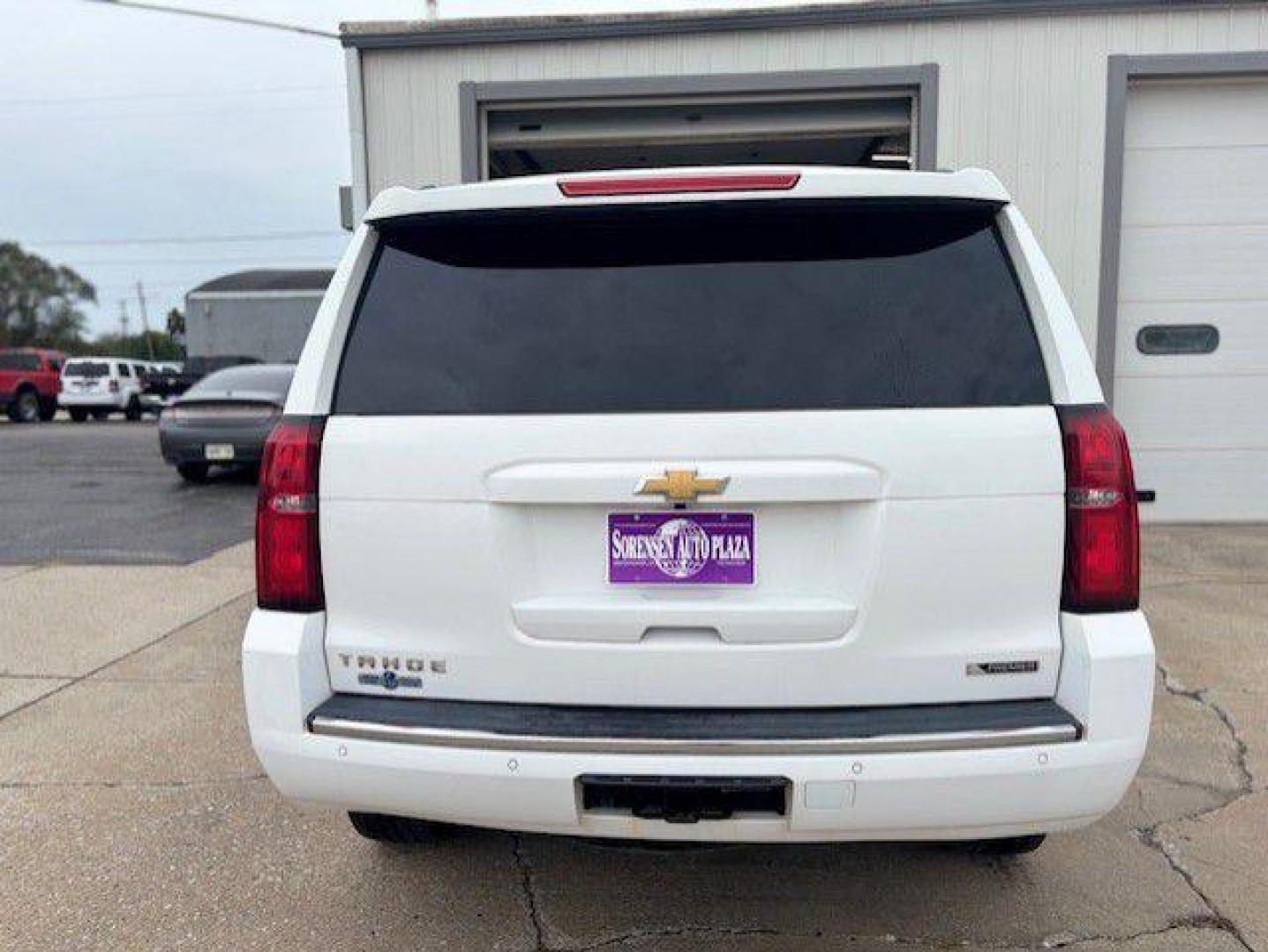 2017 WHITE CHEVROLET TAHOE 1500 PREMIER (1GNSKCKC4HR) with an 5.3L engine, Automatic transmission, located at 1100 W. Sheridan Ave., Shenandoah, 51601, (712) 246-1600, 40.765678, -95.388817 - Photo#6