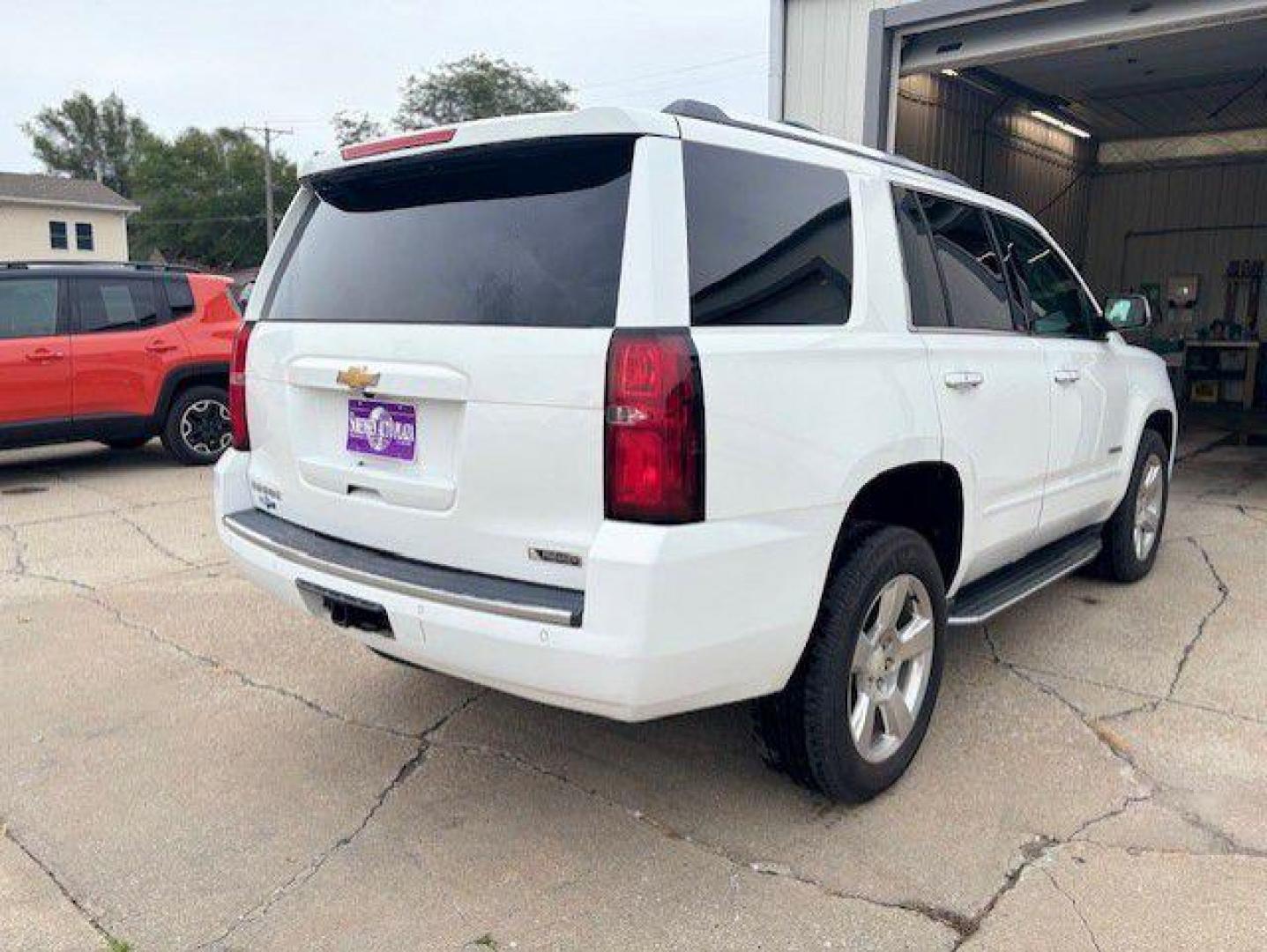 2017 WHITE CHEVROLET TAHOE 1500 PREMIER (1GNSKCKC4HR) with an 5.3L engine, Automatic transmission, located at 1100 W. Sheridan Ave., Shenandoah, 51601, (712) 246-1600, 40.765678, -95.388817 - Photo#7