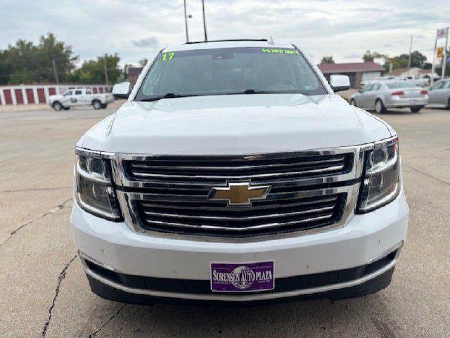 2017 WHITE GMC YUKON XL DENALI (1GKS2HKJ7HR) with an 6.2L engine, Automatic transmission, located at 1100 W. Sheridan Ave., Shenandoah, 51601, (712) 246-1600, 40.765678, -95.388817 - Photo#8