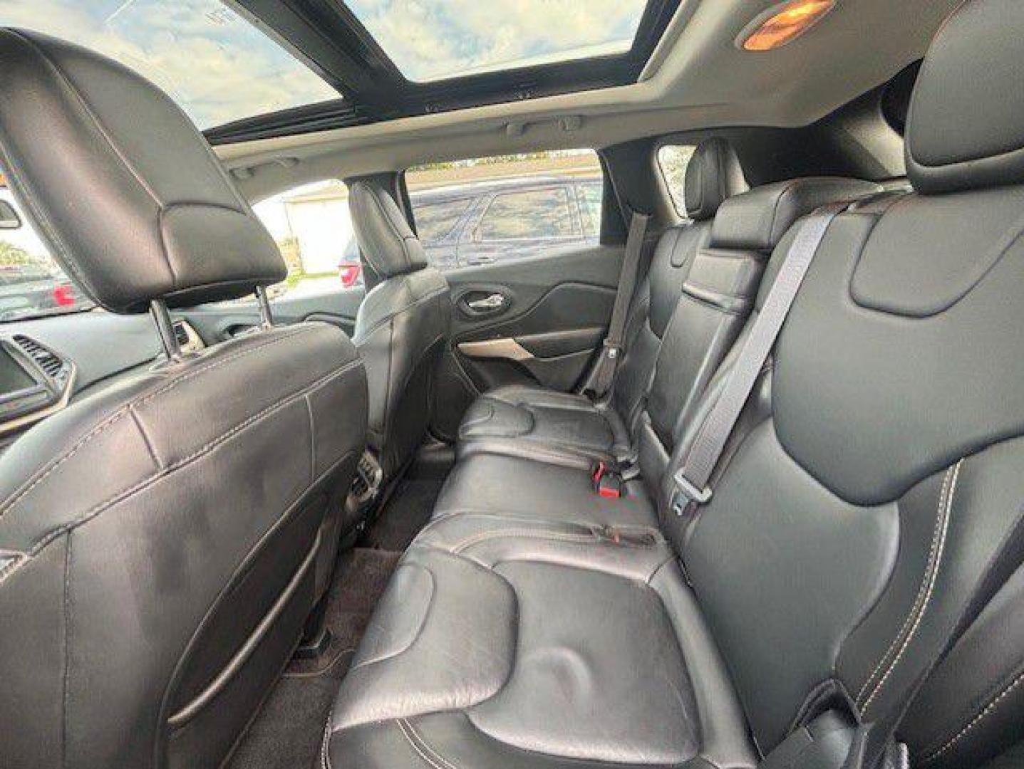 2017 GRAY JEEP CHEROKEE LIMITED (1C4PJMDBXHW) with an 2.4L engine, Automatic transmission, located at 1100 W. Sheridan Ave., Shenandoah, 51601, (712) 246-1600, 40.765678, -95.388817 - Photo#3