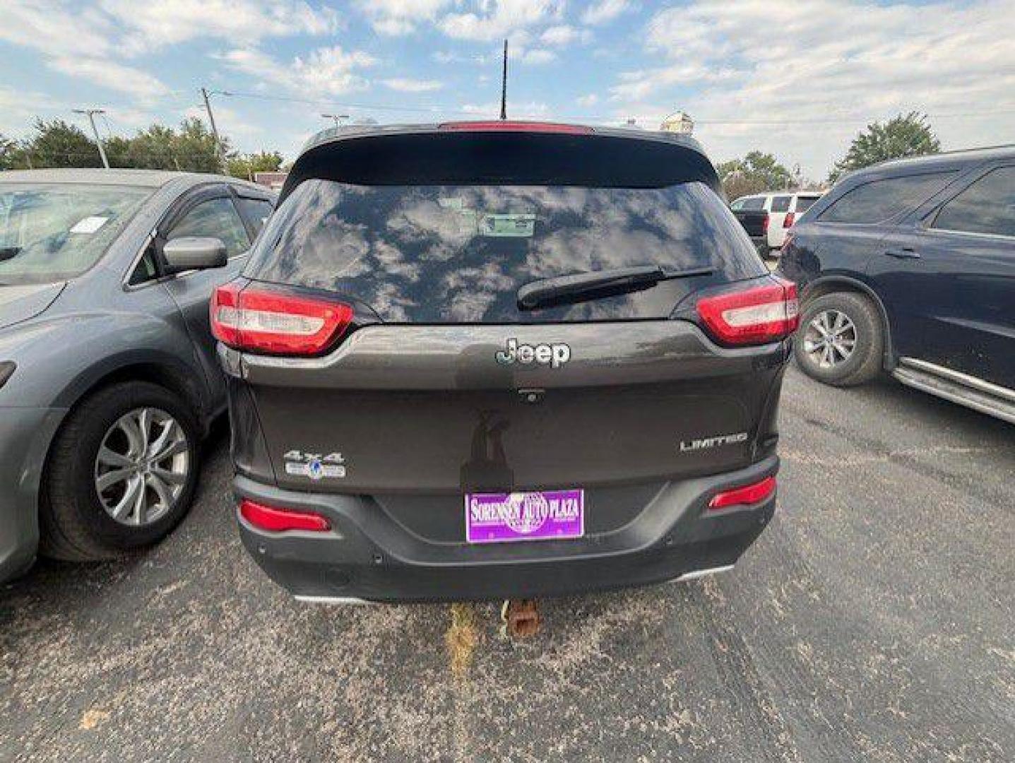 2017 GRAY JEEP CHEROKEE LIMITED (1C4PJMDBXHW) with an 2.4L engine, Automatic transmission, located at 1100 W. Sheridan Ave., Shenandoah, 51601, (712) 246-1600, 40.765678, -95.388817 - Photo#4