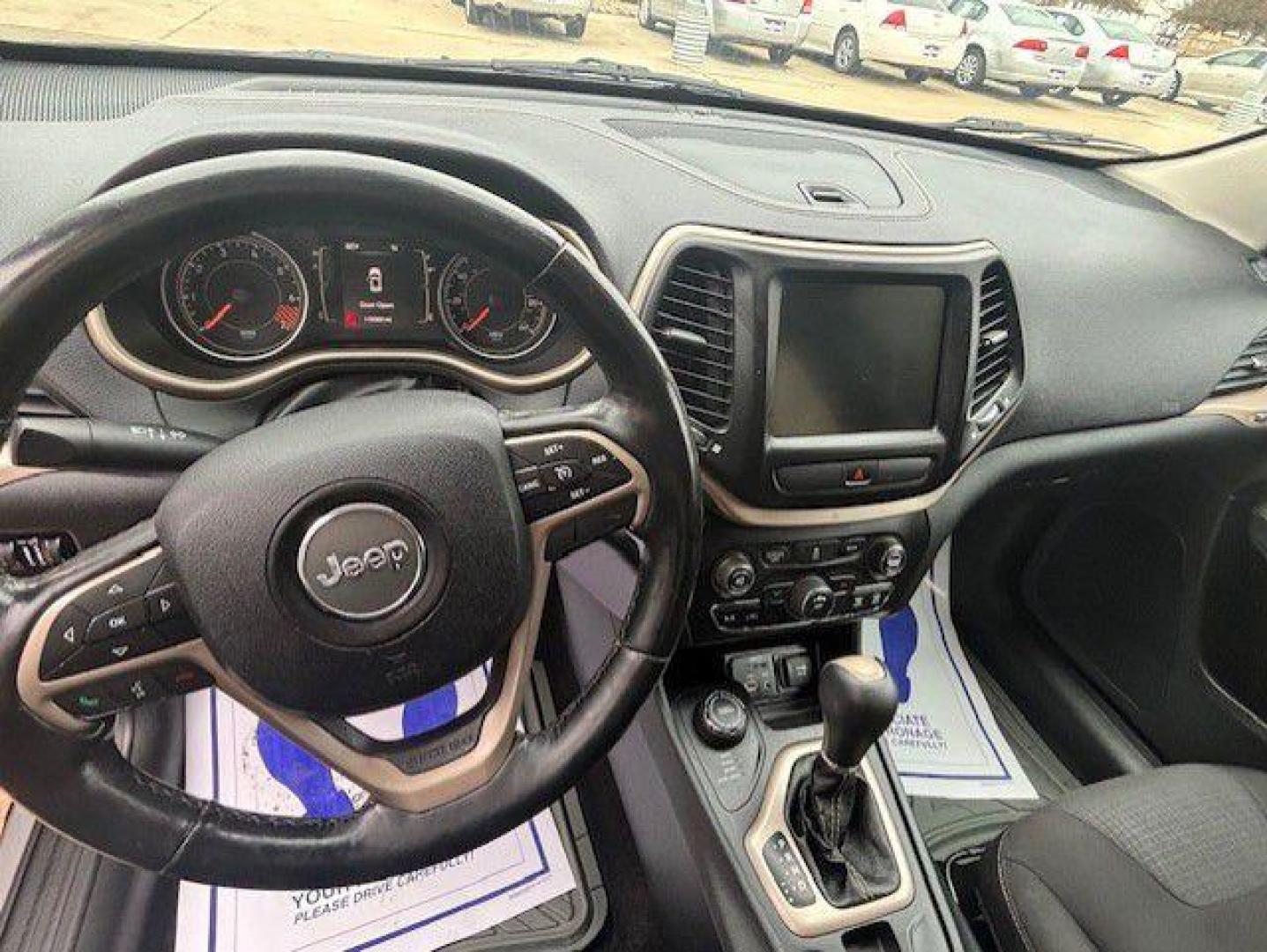 2015 SILVER JEEP CHEROKEE LATITUDE (1C4PJMCB4FW) with an 2.4L engine, Automatic transmission, located at 1100 W. Sheridan Ave., Shenandoah, 51601, (712) 246-1600, 40.765678, -95.388817 - Photo#2