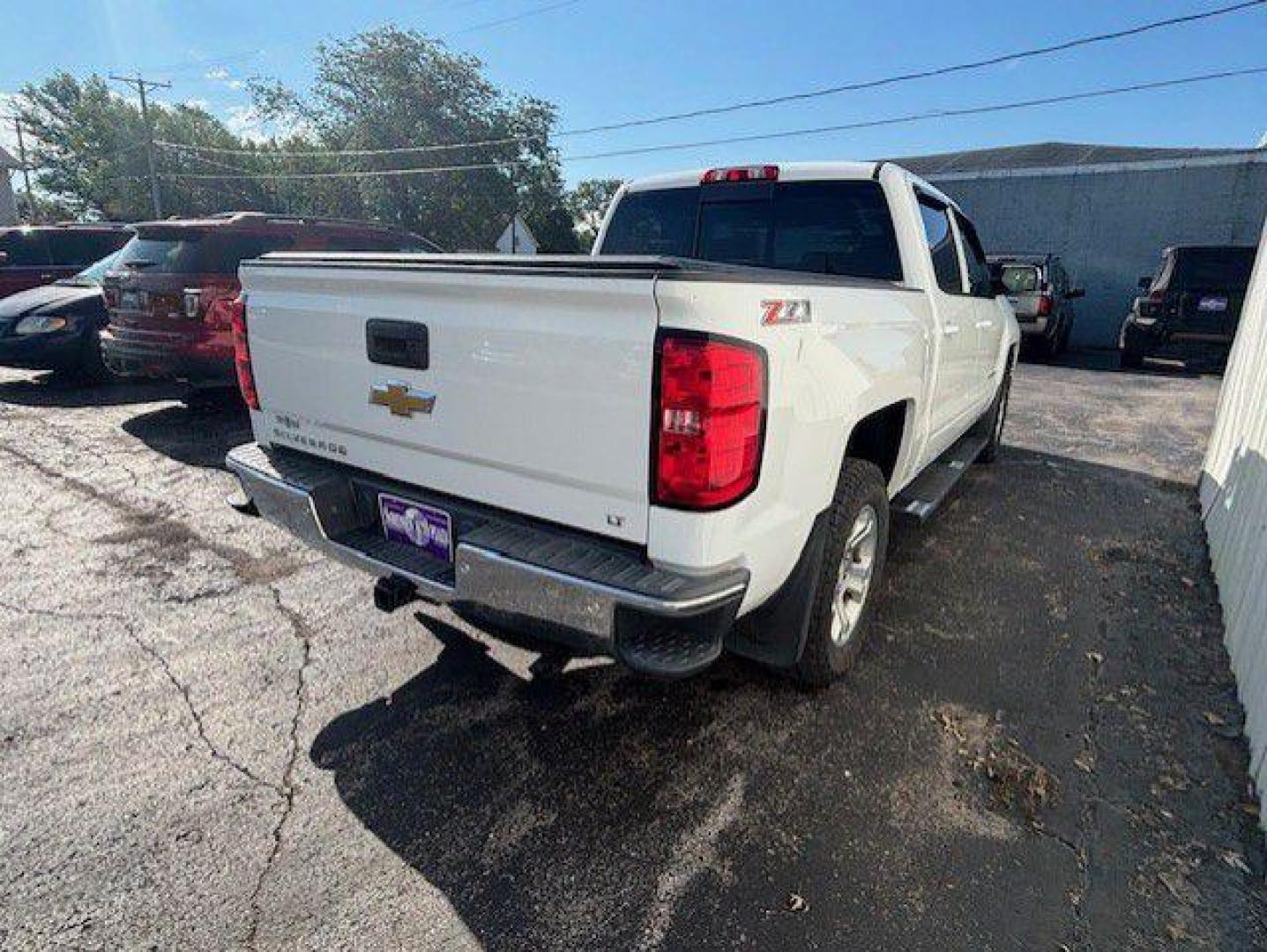 2015 WHITE CHEVROLET SILVERADO 1500 LT (3GCUKREC3FG) with an 5.3L engine, Automatic transmission, located at 1100 W. Sheridan Ave., Shenandoah, 51601, (712) 246-1600, 40.765678, -95.388817 - Photo#6