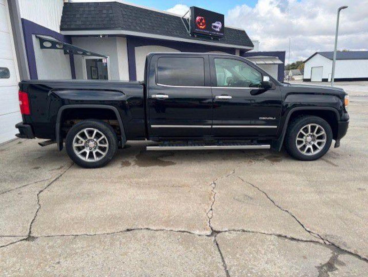 2015 BLACK GMC SIERRA 1500 DENALI (3GTU2WEJ5FG) with an 6.2L engine, Automatic transmission, located at 1100 W. Sheridan Ave., Shenandoah, 51601, (712) 246-1600, 40.765678, -95.388817 - Photo#7