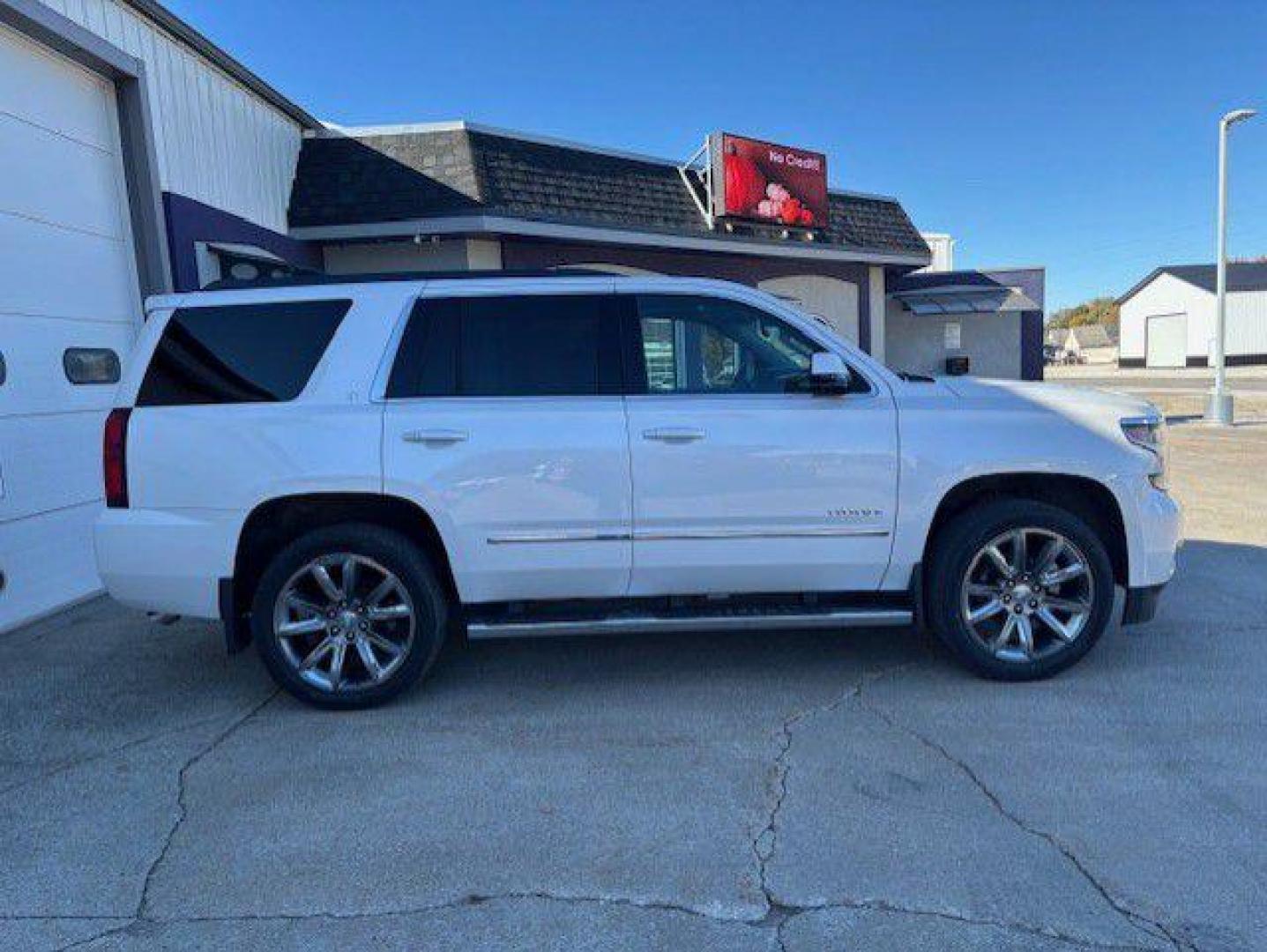 2017 WHITE CHEVROLET TAHOE 1500 LT (1GNSKBKC3HR) with an 5.3L engine, Automatic transmission, located at 1100 W. Sheridan Ave., Shenandoah, 51601, (712) 246-1600, 40.765678, -95.388817 - Photo#8