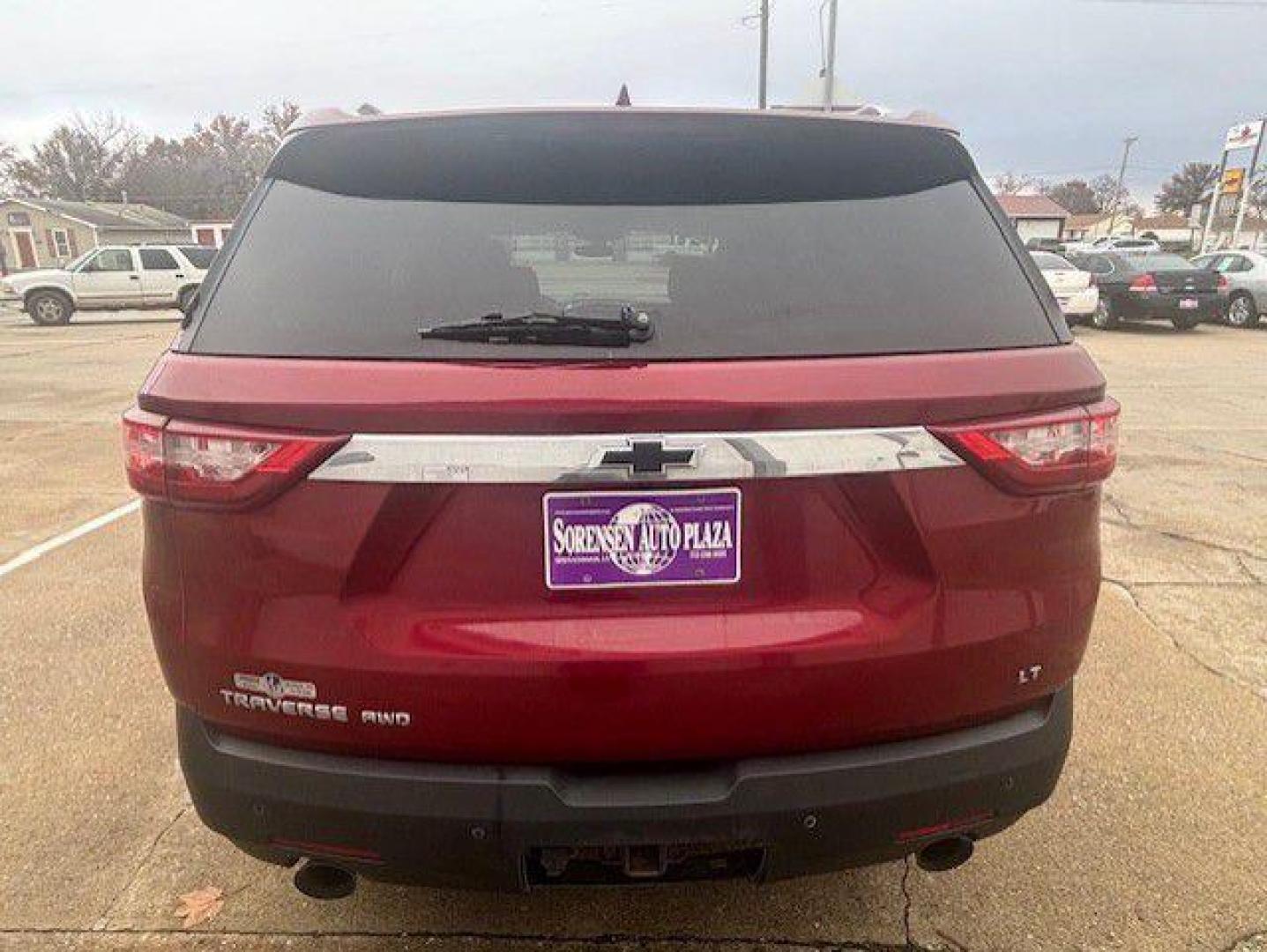 2018 RED CHEVROLET TRAVERSE LT (1GNEVGKW7JJ) with an 3.6L engine, Automatic transmission, located at 1100 W. Sheridan Ave., Shenandoah, 51601, (712) 246-1600, 40.765678, -95.388817 - Photo#6