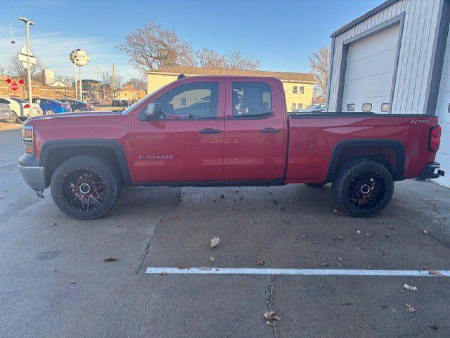 2014 RED CHEVROLET SILVERADO 1500 LT (1GCVKPEH3EZ) with an 4.3L engine, Automatic transmission, located at 1100 W. Sheridan Ave., Shenandoah, 51601, (712) 246-1600, 40.765678, -95.388817 - Photo#1