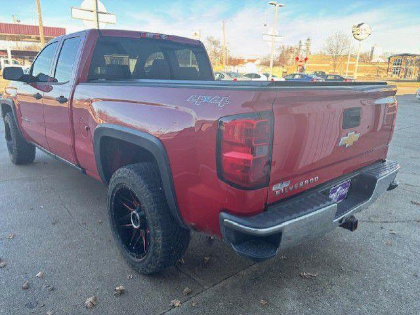 2014 RED CHEVROLET SILVERADO 1500 LT (1GCVKPEH3EZ) with an 4.3L engine, Automatic transmission, located at 1100 W. Sheridan Ave., Shenandoah, 51601, (712) 246-1600, 40.765678, -95.388817 - Photo#5