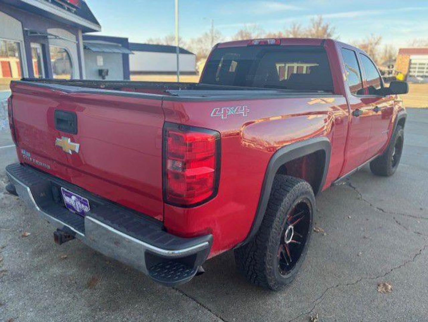 2014 RED CHEVROLET SILVERADO 1500 LT (1GCVKPEH3EZ) with an 4.3L engine, Automatic transmission, located at 1100 W. Sheridan Ave., Shenandoah, 51601, (712) 246-1600, 40.765678, -95.388817 - Photo#6