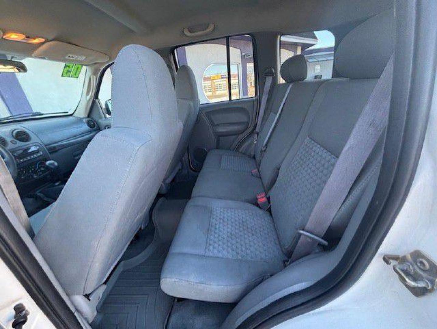 2005 WHITE JEEP LIBERTY SPORT (1J4GL48K55W) with an 3.7L engine, Automatic transmission, located at 1100 W. Sheridan Ave., Shenandoah, 51601, (712) 246-1600, 40.765678, -95.388817 - Photo#4