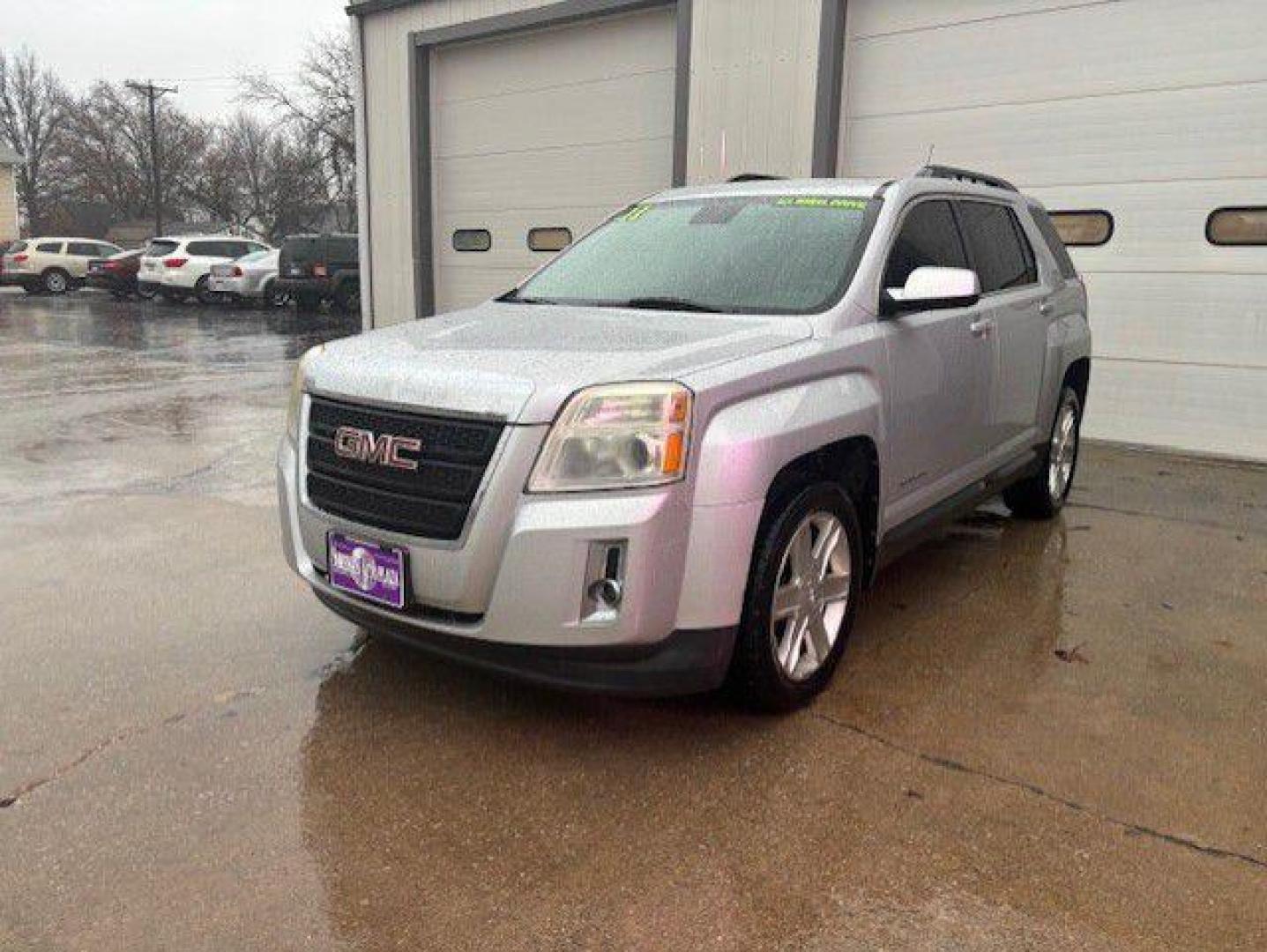 2011 SILVER GMC TERRAIN SLE (2CTFLTE53B6) with an 3.0L engine, Automatic transmission, located at 1100 W. Sheridan Ave., Shenandoah, 51601, (712) 246-1600, 40.765678, -95.388817 - Photo#0