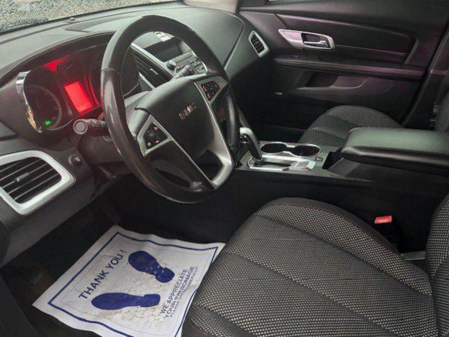 2011 SILVER GMC TERRAIN SLE (2CTFLTE53B6) with an 3.0L engine, Automatic transmission, located at 1100 W. Sheridan Ave., Shenandoah, 51601, (712) 246-1600, 40.765678, -95.388817 - Photo#2