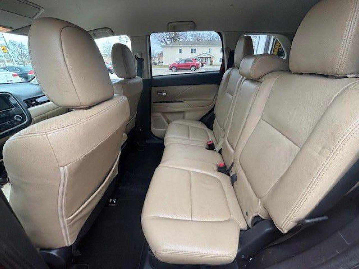 2017 RED MITSUBISHI OUTLANDER SE (JA4AD3A32HZ) with an 2.4L engine, Automatic transmission, located at 1100 W. Sheridan Ave., Shenandoah, 51601, (712) 246-1600, 40.765678, -95.388817 - Photo#4