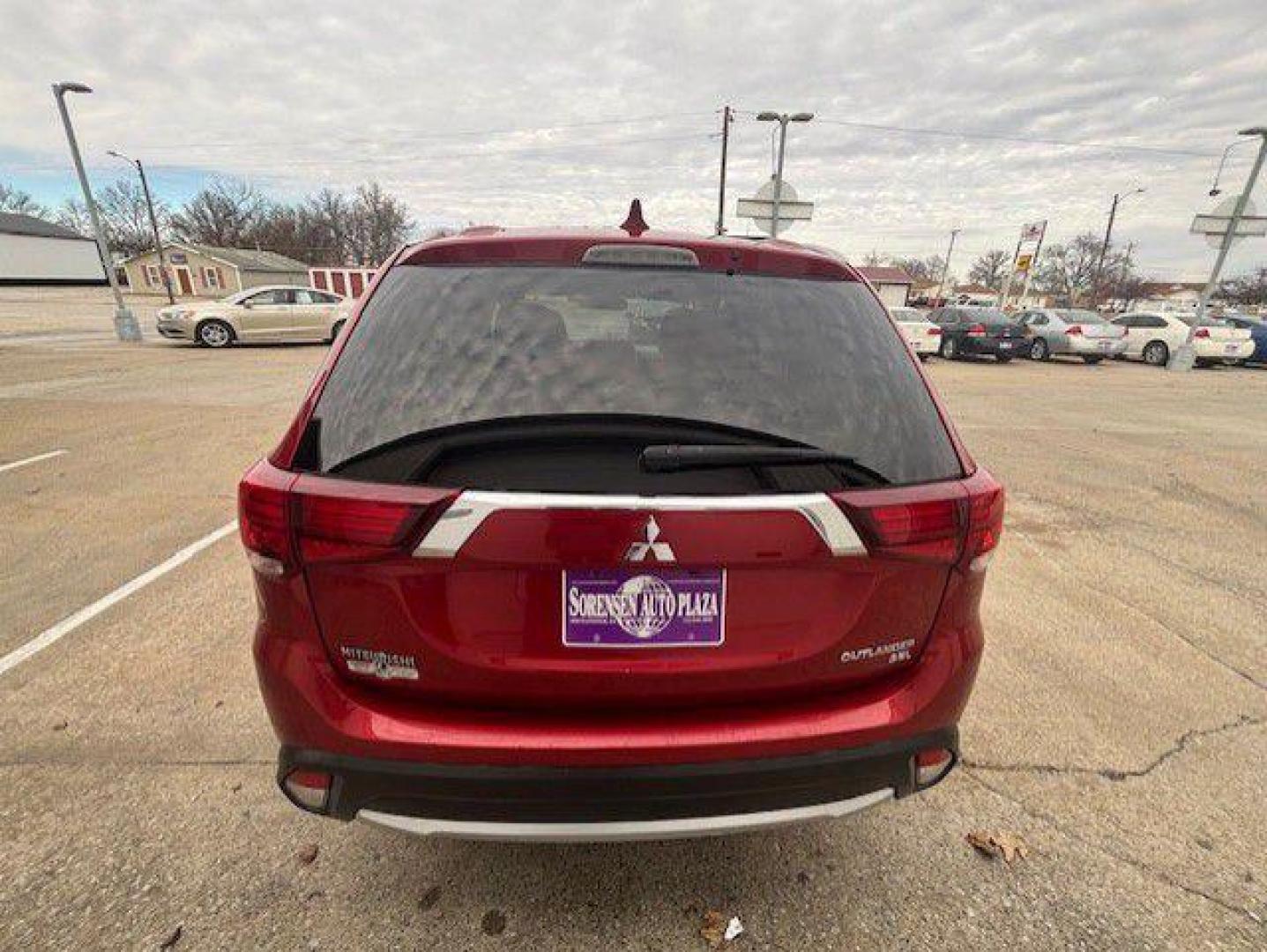 2017 RED MITSUBISHI OUTLANDER SE (JA4AD3A32HZ) with an 2.4L engine, Automatic transmission, located at 1100 W. Sheridan Ave., Shenandoah, 51601, (712) 246-1600, 40.765678, -95.388817 - Photo#5
