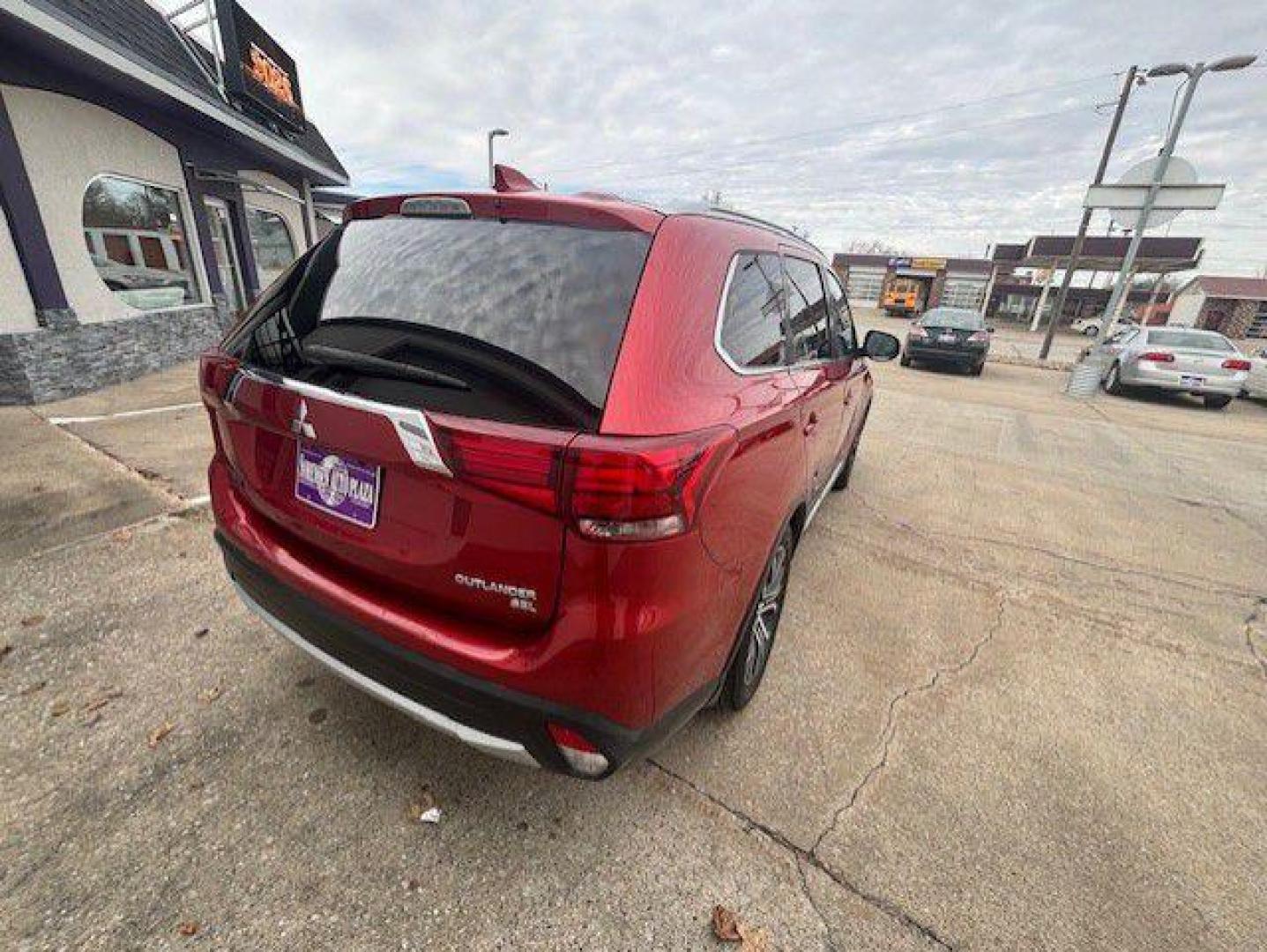2017 RED MITSUBISHI OUTLANDER SE (JA4AD3A32HZ) with an 2.4L engine, Automatic transmission, located at 1100 W. Sheridan Ave., Shenandoah, 51601, (712) 246-1600, 40.765678, -95.388817 - Photo#6