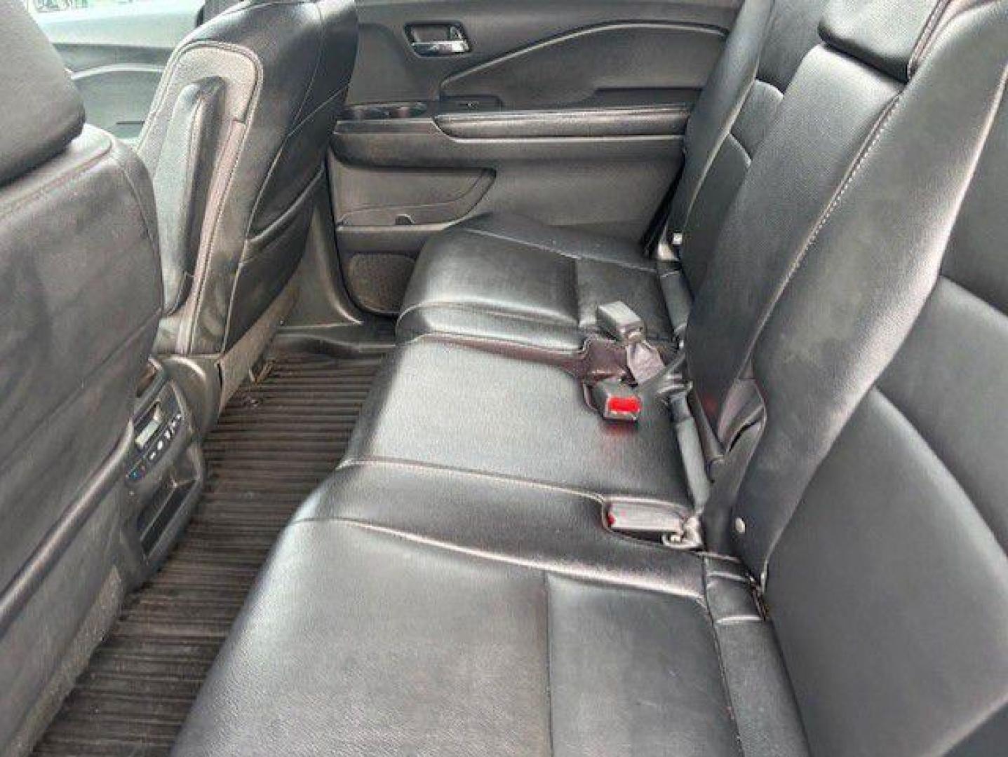 2016 BLACK HONDA PILOT EXL (5FNYF6H52GB) with an 3.5L engine, Automatic transmission, located at 1100 W. Sheridan Ave., Shenandoah, 51601, (712) 246-1600, 40.765678, -95.388817 - Photo#3