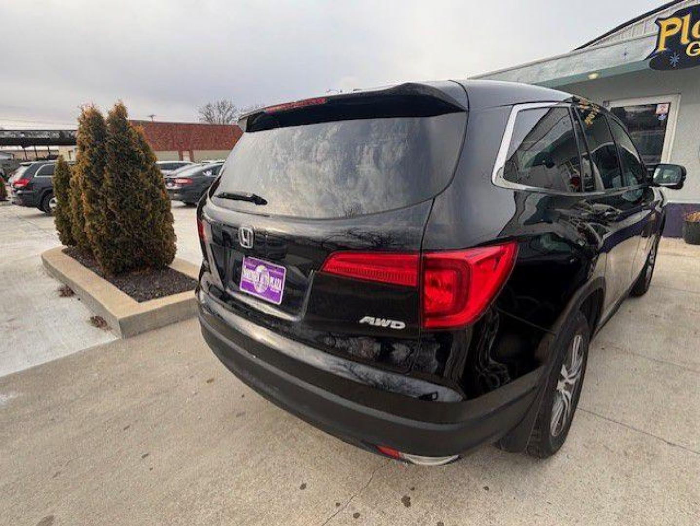 2016 BLACK HONDA PILOT EXL (5FNYF6H52GB) with an 3.5L engine, Automatic transmission, located at 1100 W. Sheridan Ave., Shenandoah, 51601, (712) 246-1600, 40.765678, -95.388817 - Photo#7