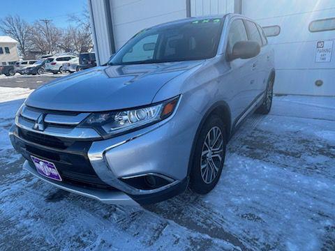 photo of 2017 MITSUBISHI OUTLANDER ES