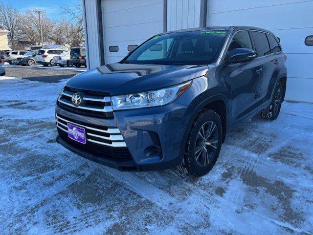 photo of 2018 TOYOTA HIGHLANDER LE