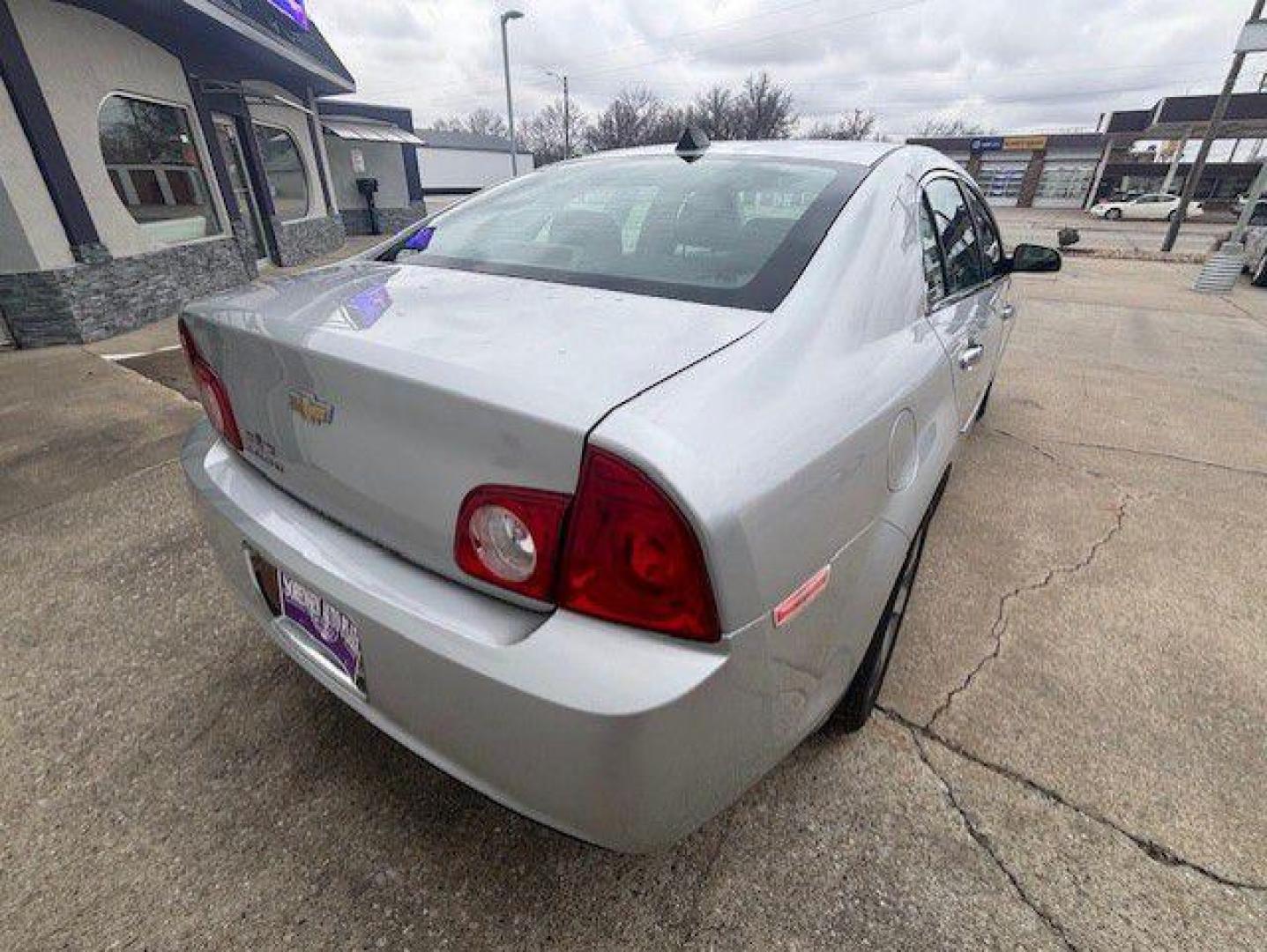 2012 SILVER CHEVROLET MALIBU 1LT (1G1ZC5E01CF) with an 2.4L engine, Automatic transmission, located at 1100 W. Sheridan Ave., Shenandoah, 51601, (712) 246-1600, 40.765678, -95.388817 - Photo#6