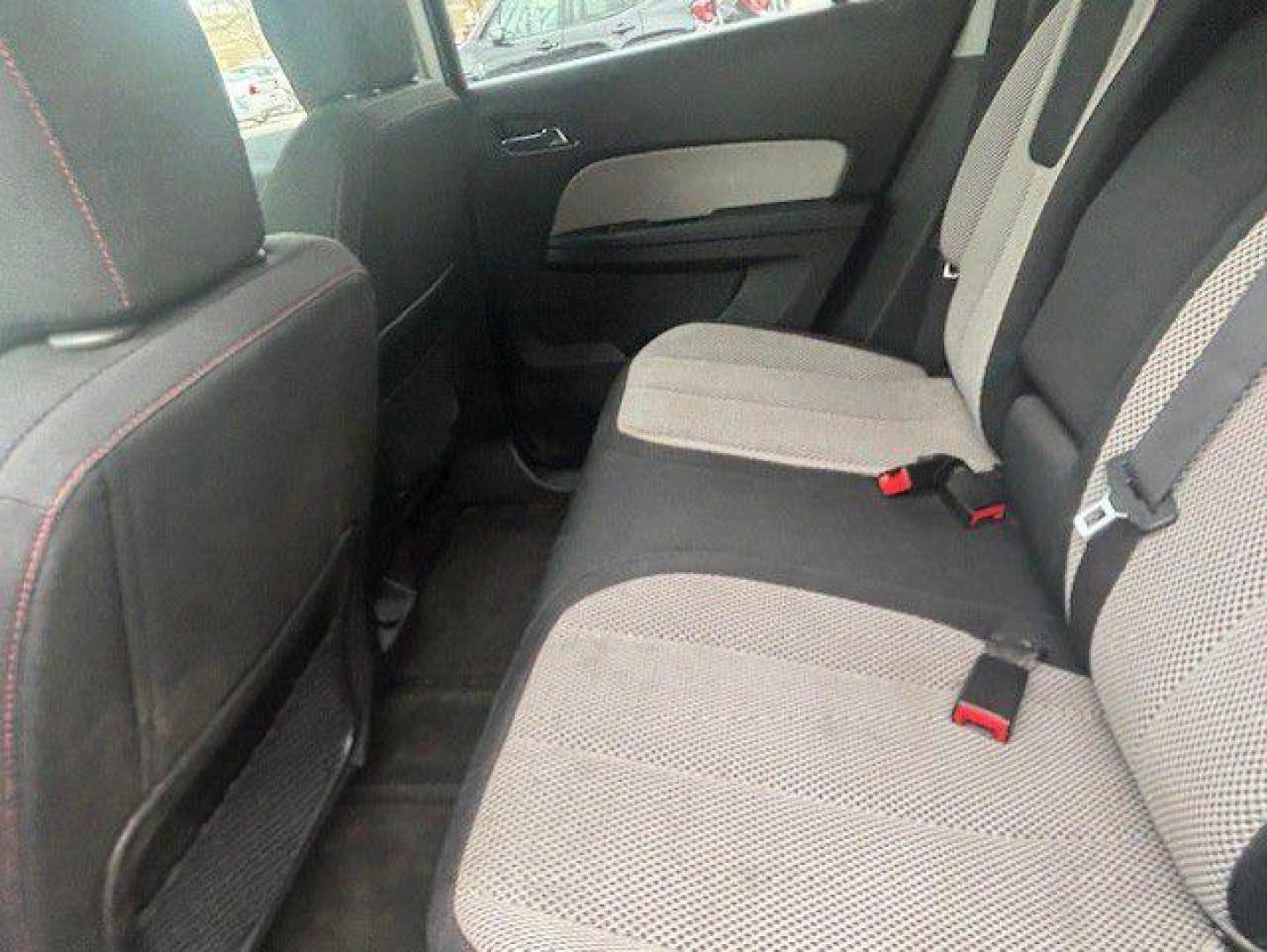 2017 WHITE CHEVROLET EQUINOX LT (2GNALCEK2H1) with an 2.4L engine, Automatic transmission, located at 1100 W. Sheridan Ave., Shenandoah, 51601, (712) 246-1600, 40.765678, -95.388817 - Photo#4