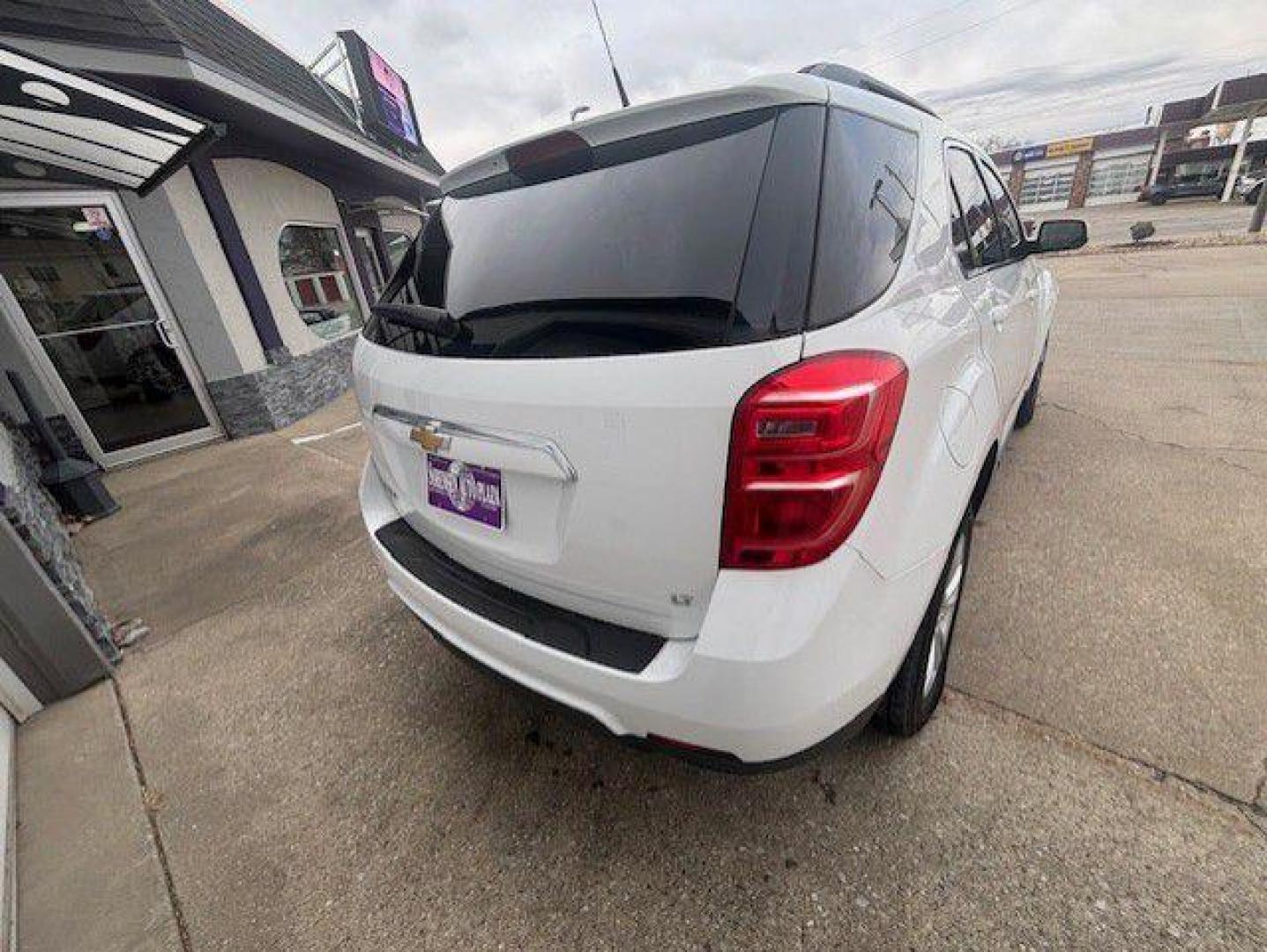 2017 WHITE CHEVROLET EQUINOX LT (2GNALCEK2H1) with an 2.4L engine, Automatic transmission, located at 1100 W. Sheridan Ave., Shenandoah, 51601, (712) 246-1600, 40.765678, -95.388817 - Photo#7