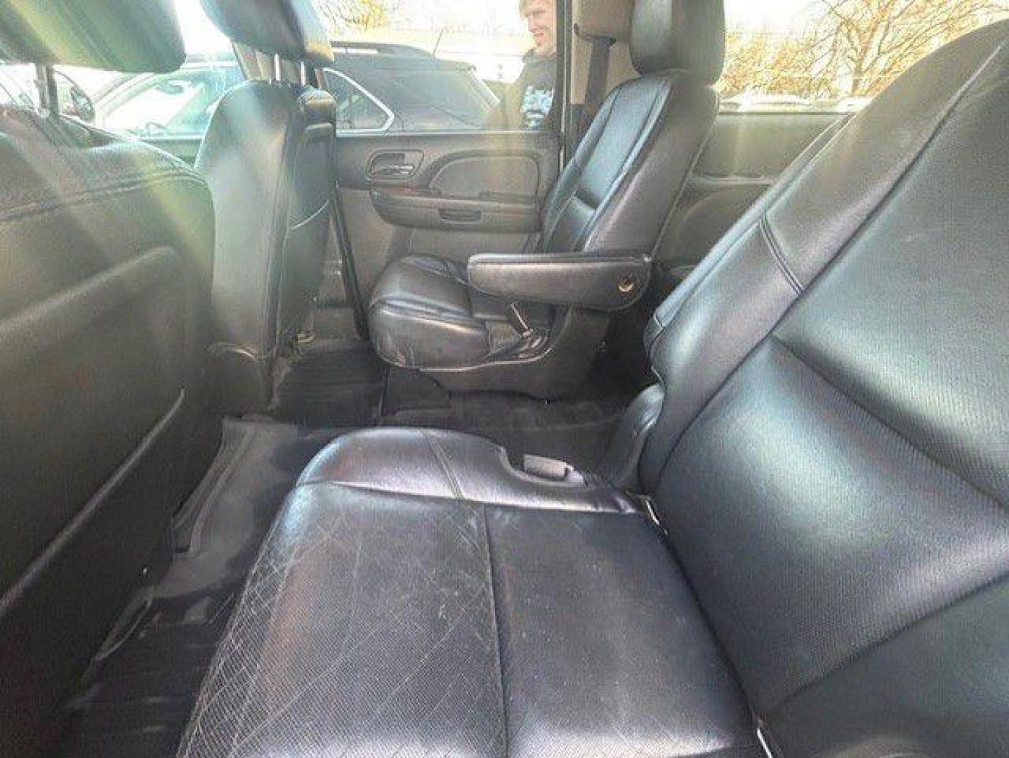 2013 SILVER CHEVROLET SUBURBAN 1500 LTZ (1GNSKKE79DR) with an 5.3L engine, Automatic transmission, located at 1100 W. Sheridan Ave., Shenandoah, 51601, (712) 246-1600, 40.765678, -95.388817 - Photo#2