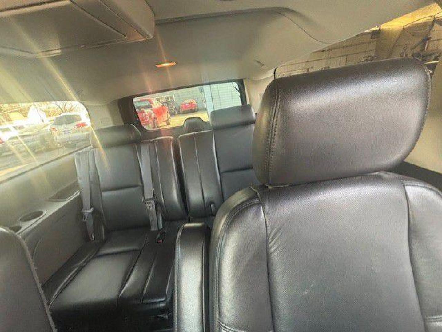 2013 SILVER CHEVROLET SUBURBAN 1500 LTZ (1GNSKKE79DR) with an 5.3L engine, Automatic transmission, located at 1100 W. Sheridan Ave., Shenandoah, 51601, (712) 246-1600, 40.765678, -95.388817 - Photo#3