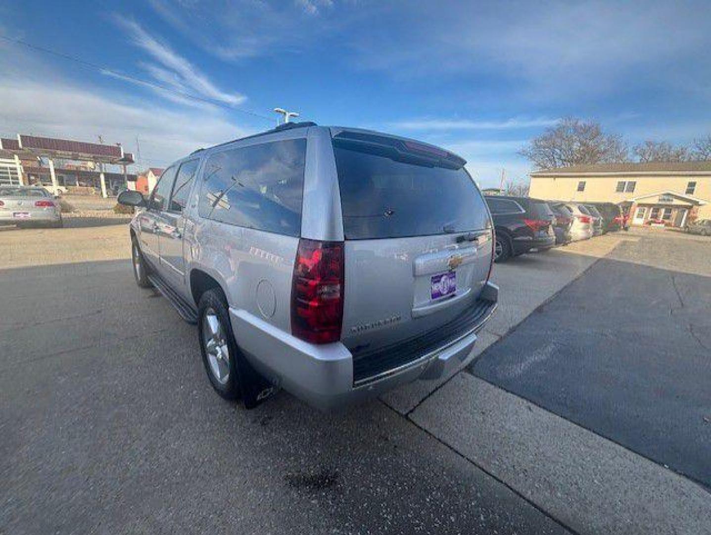2013 SILVER CHEVROLET SUBURBAN 1500 LTZ (1GNSKKE79DR) with an 5.3L engine, Automatic transmission, located at 1100 W. Sheridan Ave., Shenandoah, 51601, (712) 246-1600, 40.765678, -95.388817 - Photo#6