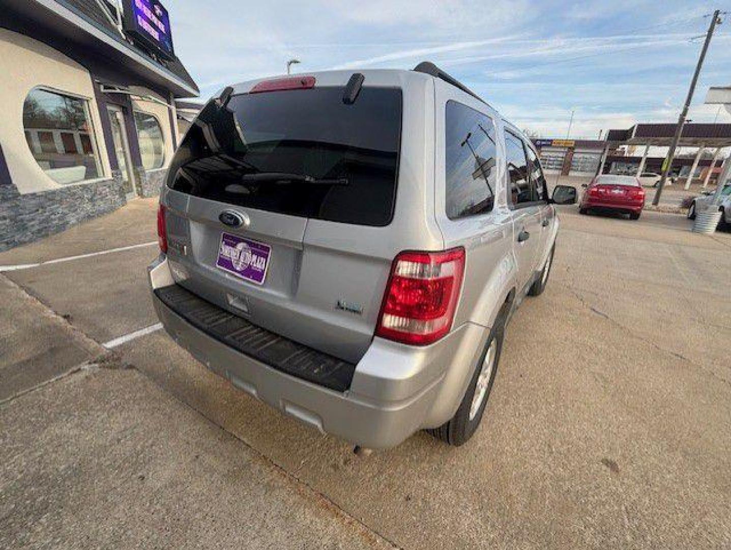 2012 SILVER FORD ESCAPE XLT (1FMCU0DG5CK) with an 3.0L engine, Automatic transmission, located at 1100 W. Sheridan Ave., Shenandoah, 51601, (712) 246-1600, 40.765678, -95.388817 - Photo#7