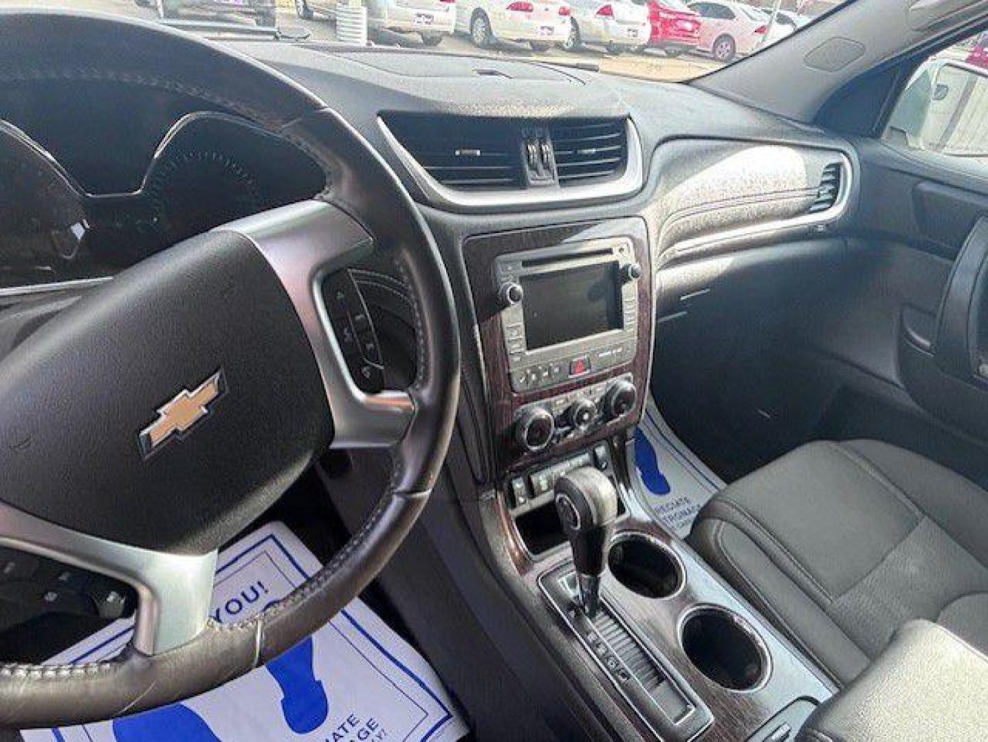 2016 SILVER CHEVROLET TRAVERSE LT (1GNKVHKD0GJ) with an 3.6L engine, Automatic transmission, located at 1100 W. Sheridan Ave., Shenandoah, 51601, (712) 246-1600, 40.765678, -95.388817 - Photo#3