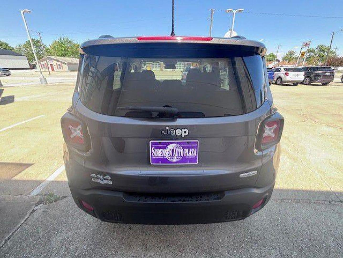 2017 GRAY JEEP RENEGADE LATITUDE (ZACCJBBB8HP) with an 2.4L engine, Automatic transmission, located at 1100 W. Sheridan Ave., Shenandoah, 51601, (712) 246-1600, 40.765678, -95.388817 - Photo#5