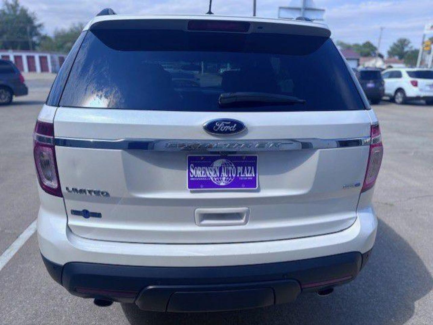 2015 WHITE FORD EXPLORER LIMITED (1FM5K8F85FG) with an 3.5L engine, Automatic transmission, located at 1100 W. Sheridan Ave., Shenandoah, 51601, (712) 246-1600, 40.765678, -95.388817 - Photo#2