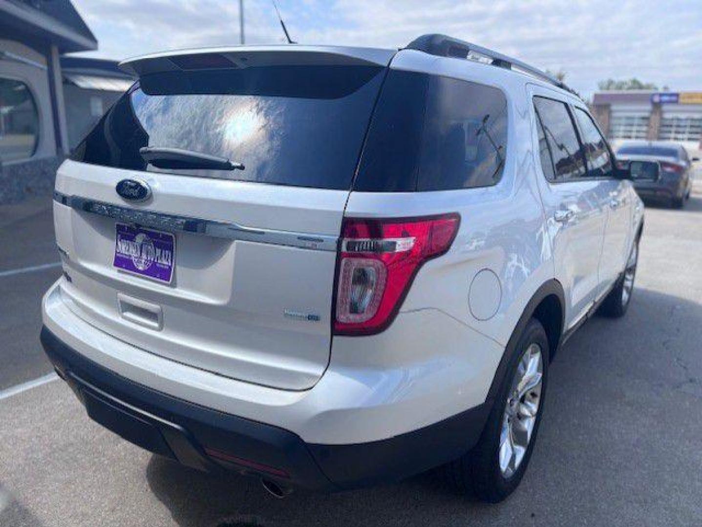 2015 WHITE FORD EXPLORER LIMITED (1FM5K8F85FG) with an 3.5L engine, Automatic transmission, located at 1100 W. Sheridan Ave., Shenandoah, 51601, (712) 246-1600, 40.765678, -95.388817 - Photo#3