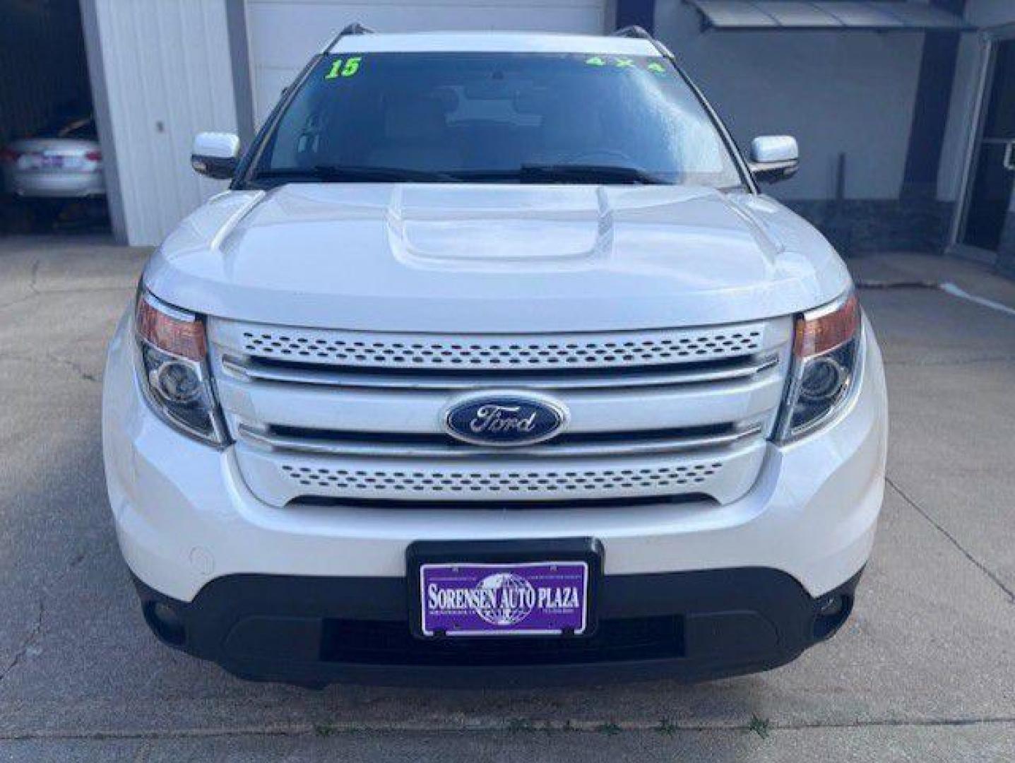 2015 WHITE FORD EXPLORER LIMITED (1FM5K8F85FG) with an 3.5L engine, Automatic transmission, located at 1100 W. Sheridan Ave., Shenandoah, 51601, (712) 246-1600, 40.765678, -95.388817 - Photo#5