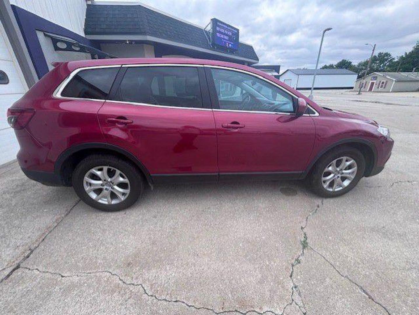 2015 RED MAZDA CX-9 TOURING (JM3TB3CA5F0) with an 3.7L engine, Automatic transmission, located at 1100 W. Sheridan Ave., Shenandoah, 51601, (712) 246-1600, 40.765678, -95.388817- Photo#6