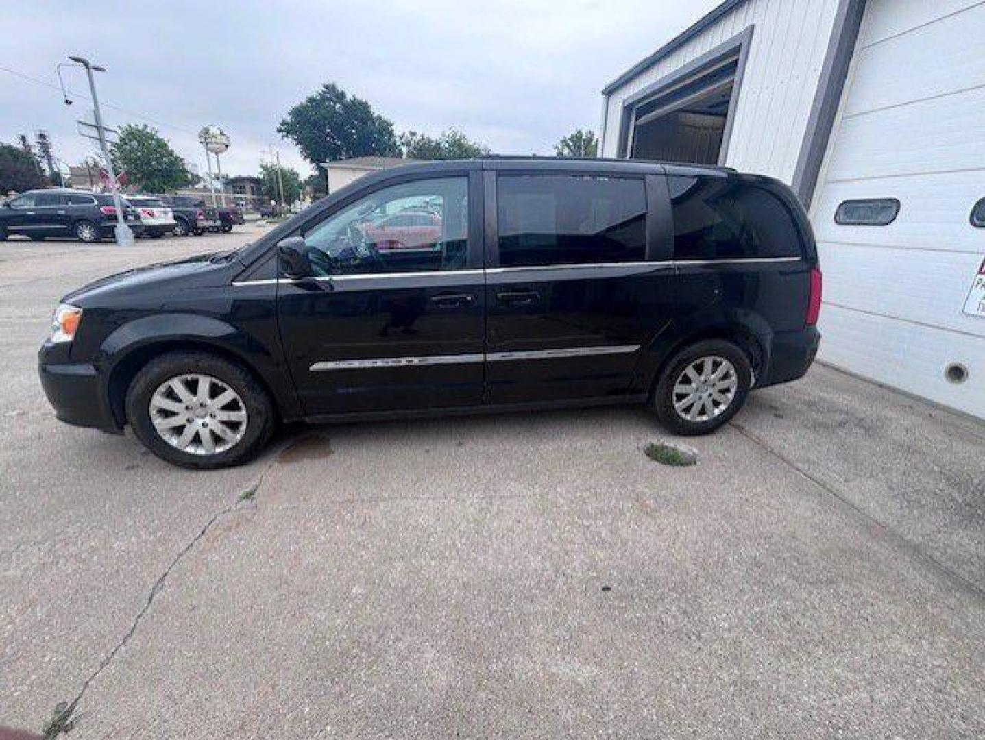 2016 BLACK CHRYSLER TOWN and COUNTRY TOURING (2C4RC1BG8GR) with an 3.6L engine, Automatic transmission, located at 1100 W. Sheridan Ave., Shenandoah, 51601, (712) 246-1600, 40.765678, -95.388817- Photo#1