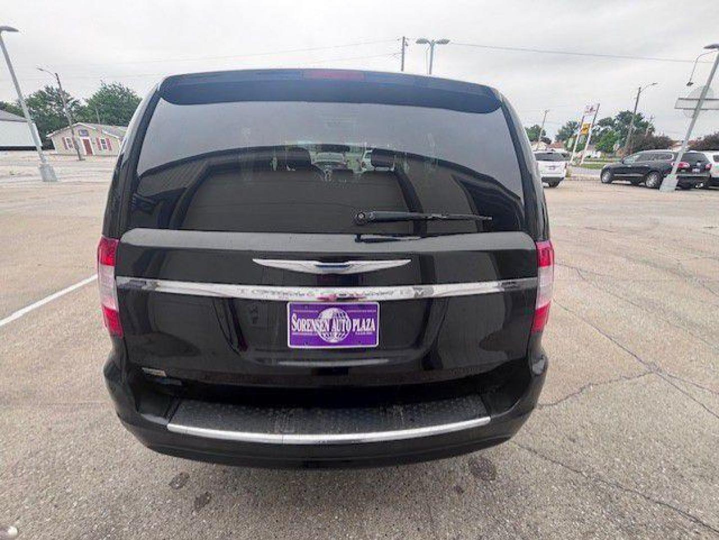 2016 BLACK CHRYSLER TOWN and COUNTRY TOURING (2C4RC1BG8GR) with an 3.6L engine, Automatic transmission, located at 1100 W. Sheridan Ave., Shenandoah, 51601, (712) 246-1600, 40.765678, -95.388817- Photo#4
