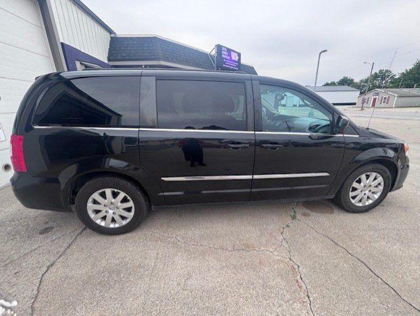 2016 BLACK CHRYSLER TOWN and COUNTRY TOURING (2C4RC1BG8GR) with an 3.6L engine, Automatic transmission, located at 1100 W. Sheridan Ave., Shenandoah, 51601, (712) 246-1600, 40.765678, -95.388817- Photo#6