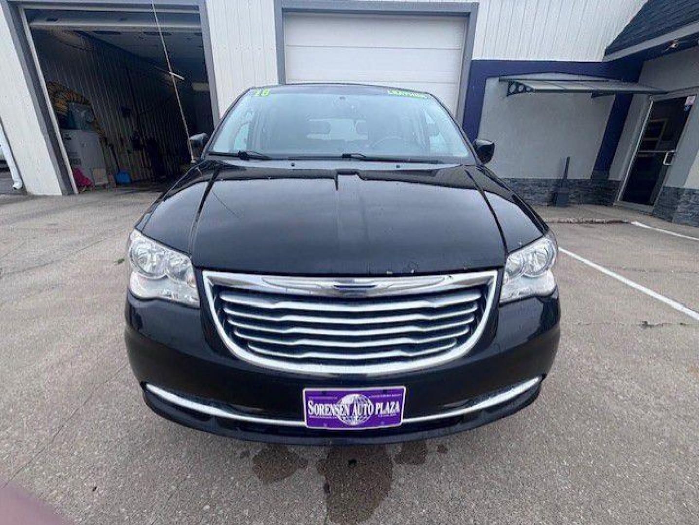 2016 BLACK CHRYSLER TOWN and COUNTRY TOURING (2C4RC1BG8GR) with an 3.6L engine, Automatic transmission, located at 1100 W. Sheridan Ave., Shenandoah, 51601, (712) 246-1600, 40.765678, -95.388817- Photo#7
