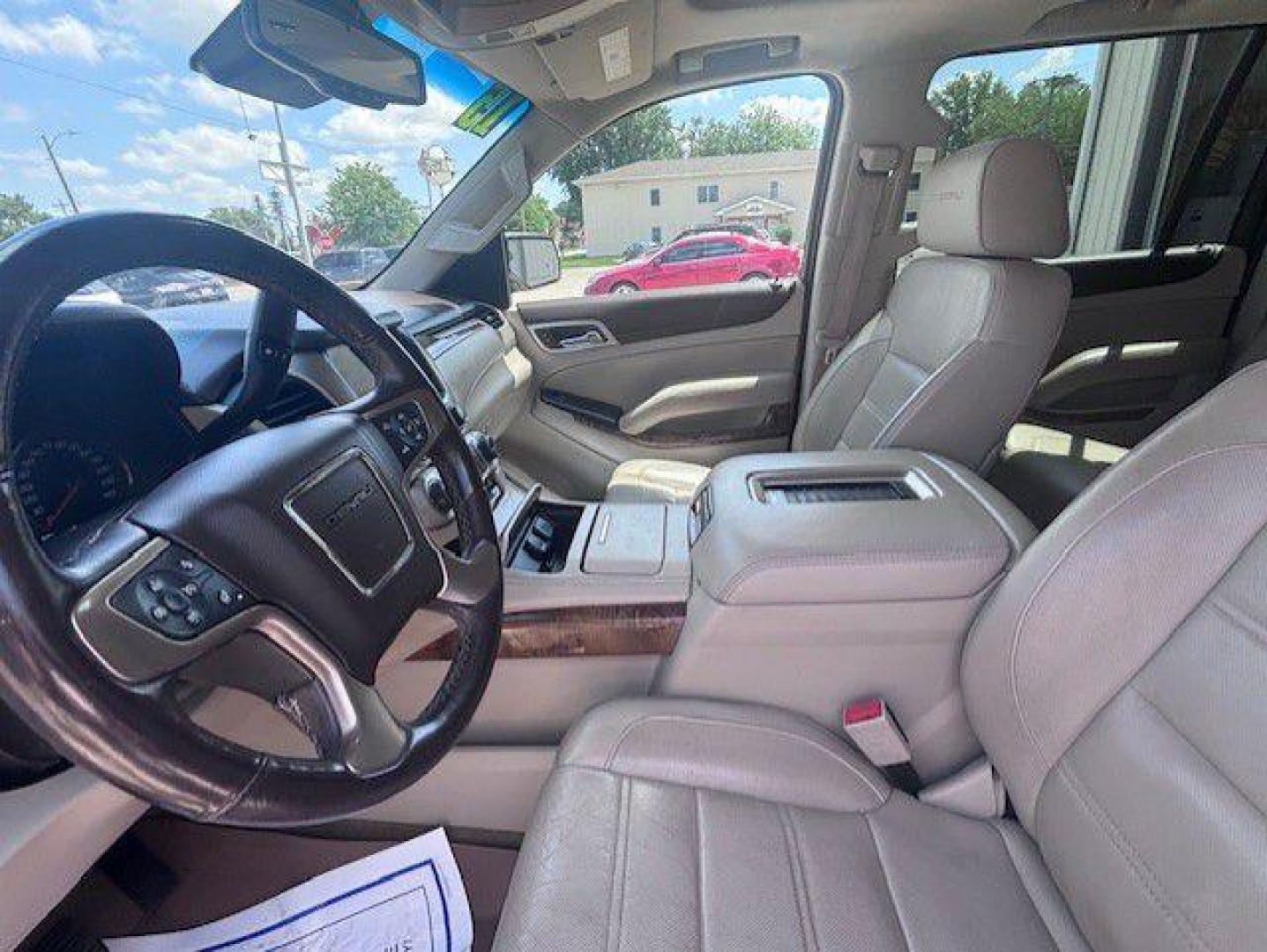 2015 WHITE GMC YUKON XL DENALI (1GKS2JKJ2FR) with an 6.2L engine, Automatic transmission, located at 1100 W. Sheridan Ave., Shenandoah, 51601, (712) 246-1600, 40.765678, -95.388817- Photo#2