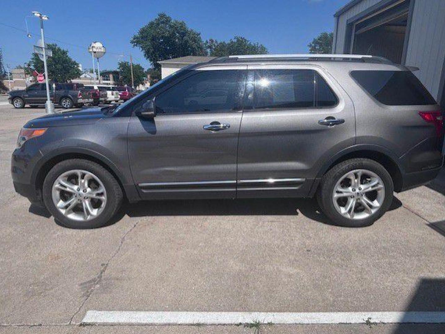 2013 GRAY FORD EXPLORER LIMITED (1FM5K8F86DG) with an 3.5L engine, Automatic transmission, located at 1100 W. Sheridan Ave., Shenandoah, 51601, (712) 246-1600, 40.765678, -95.388817 - Photo#1