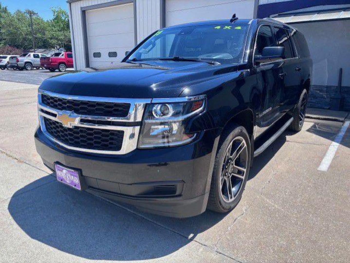 2019 GRAY CHEVROLET SUBURBAN 1500 LT (1GNSKHKC3KR) with an 5.3L engine, Automatic transmission, located at 1100 W. Sheridan Ave., Shenandoah, 51601, (712) 246-1600, 40.765678, -95.388817 - Photo#0