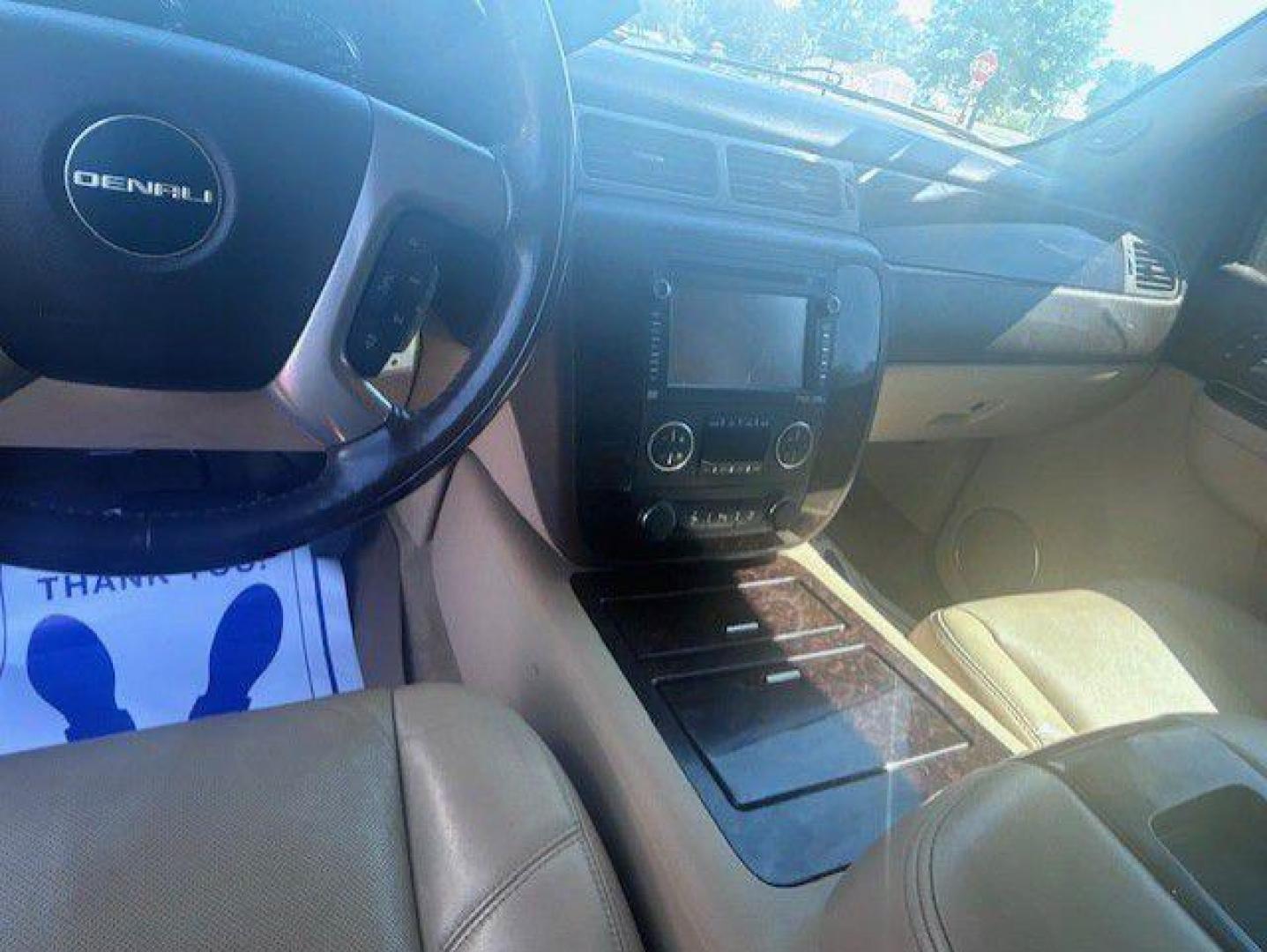 2014 WHITE GMC YUKON DENALI (1GKS2EEF4ER) with an 6.2L engine, Automatic transmission, located at 1100 W. Sheridan Ave., Shenandoah, 51601, (712) 246-1600, 40.765678, -95.388817 - Photo#3