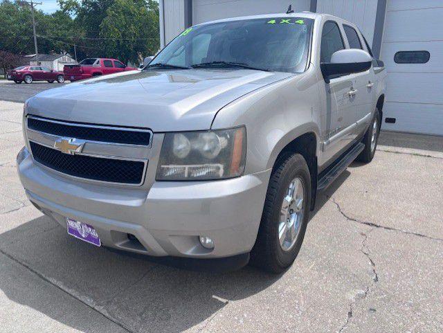 photo of 2009 CHEVROLET AVALANCHE 1500 LT