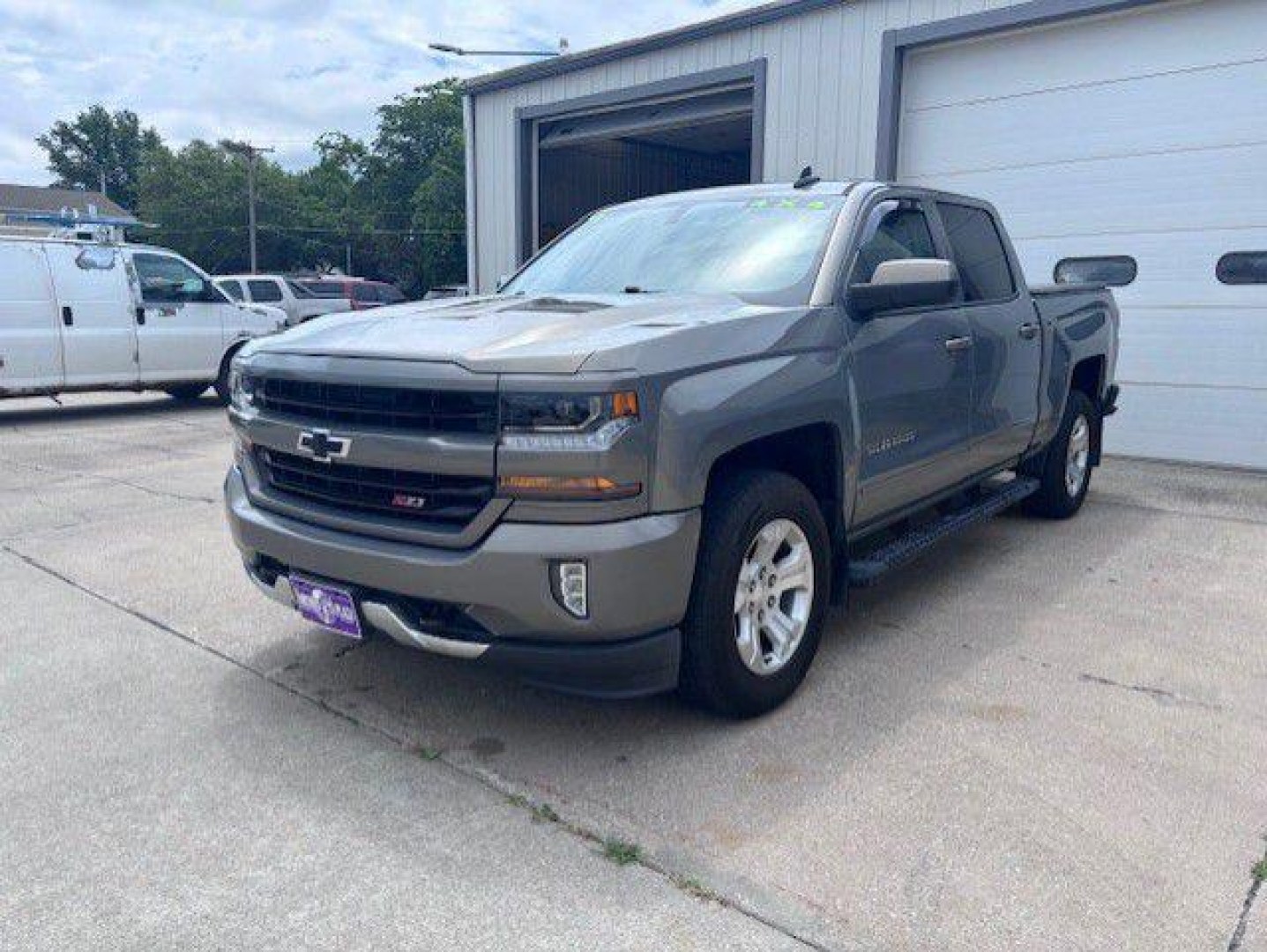 2017 BROWN CHEVROLET SILVERADO 1500 LT (3GCUKREC3HG) with an 5.3L engine, Automatic transmission, located at 1100 W. Sheridan Ave., Shenandoah, 51601, (712) 246-1600, 40.765678, -95.388817- Photo#0