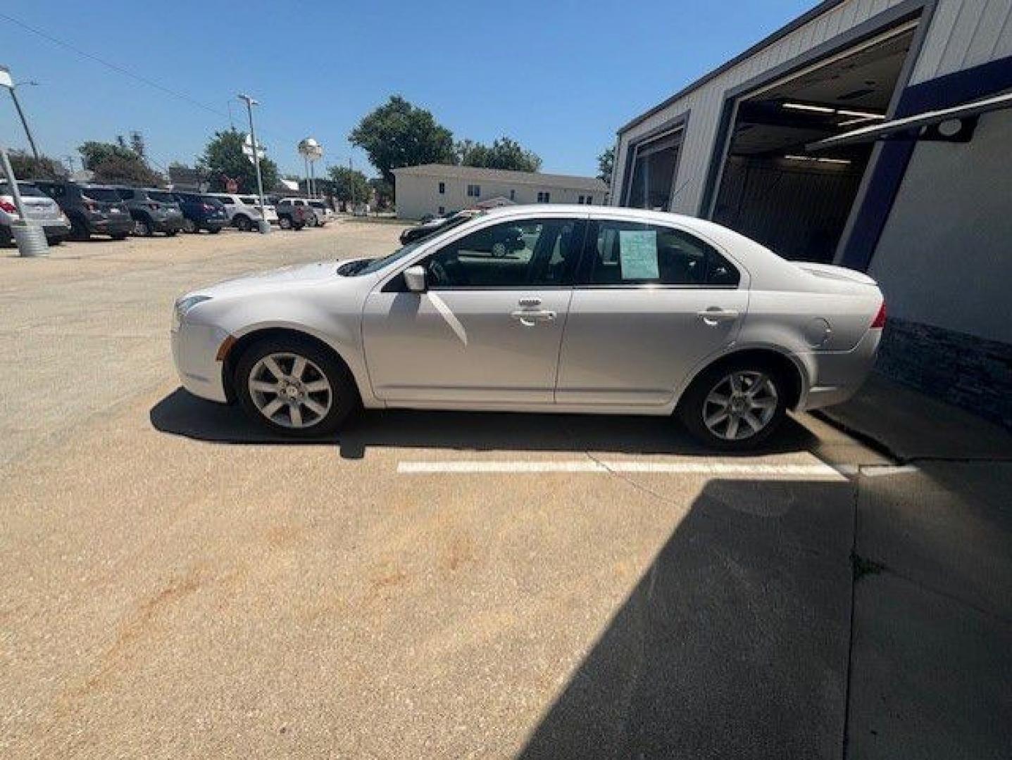 2010 WHITE MERCURY MILAN PREMIER (3MEHM0JA4AR) with an 2.5L engine, Automatic transmission, located at 1100 W. Sheridan Ave., Shenandoah, 51601, (712) 246-1600, 40.765678, -95.388817- Photo#1
